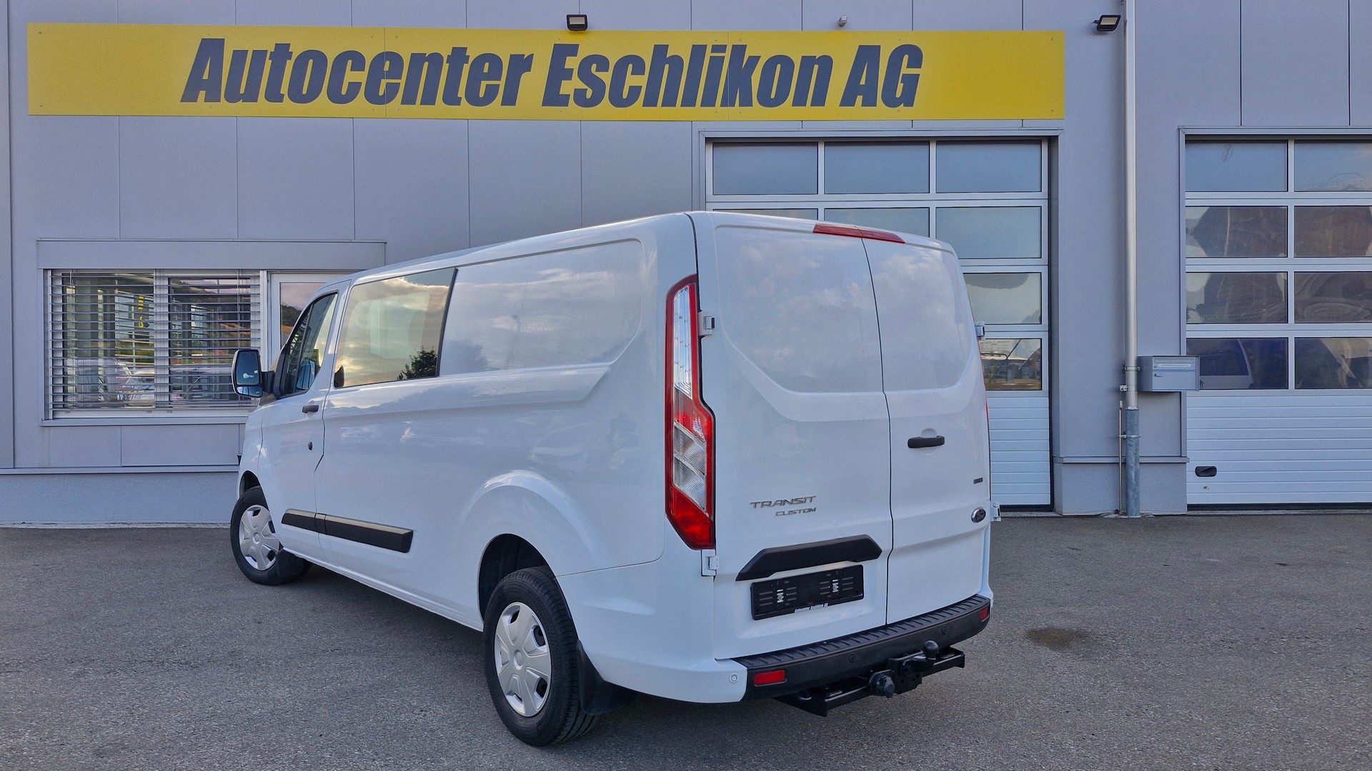 FORD Transit Custom Van 300 L2 2.0 TDCi 105 Trend-image-3