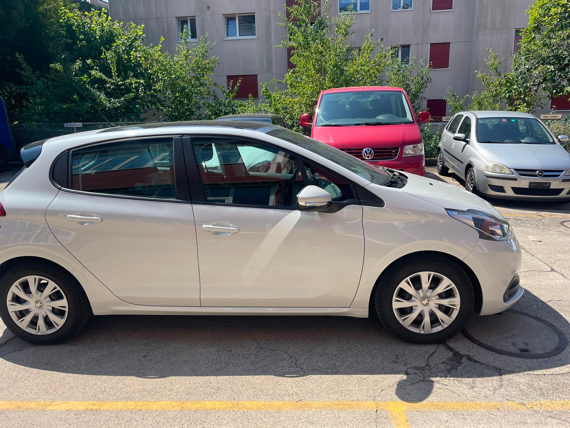 PEUGEOT 208 1.6 BlueHDi Active-image-5