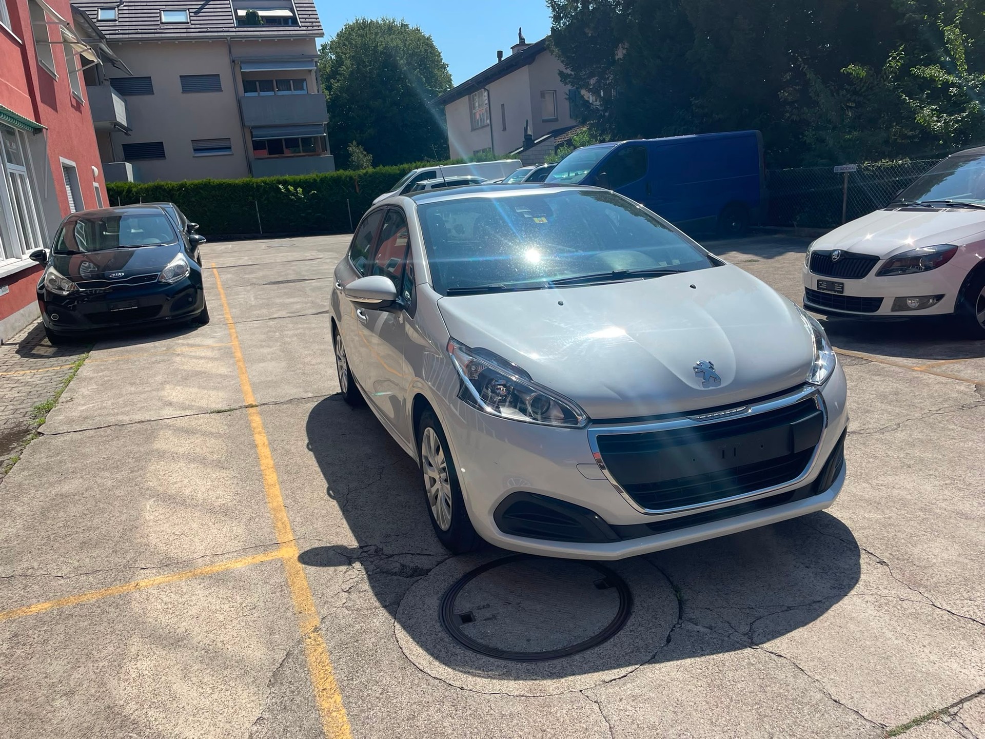 PEUGEOT 208 1.6 BlueHDi Active-image-3