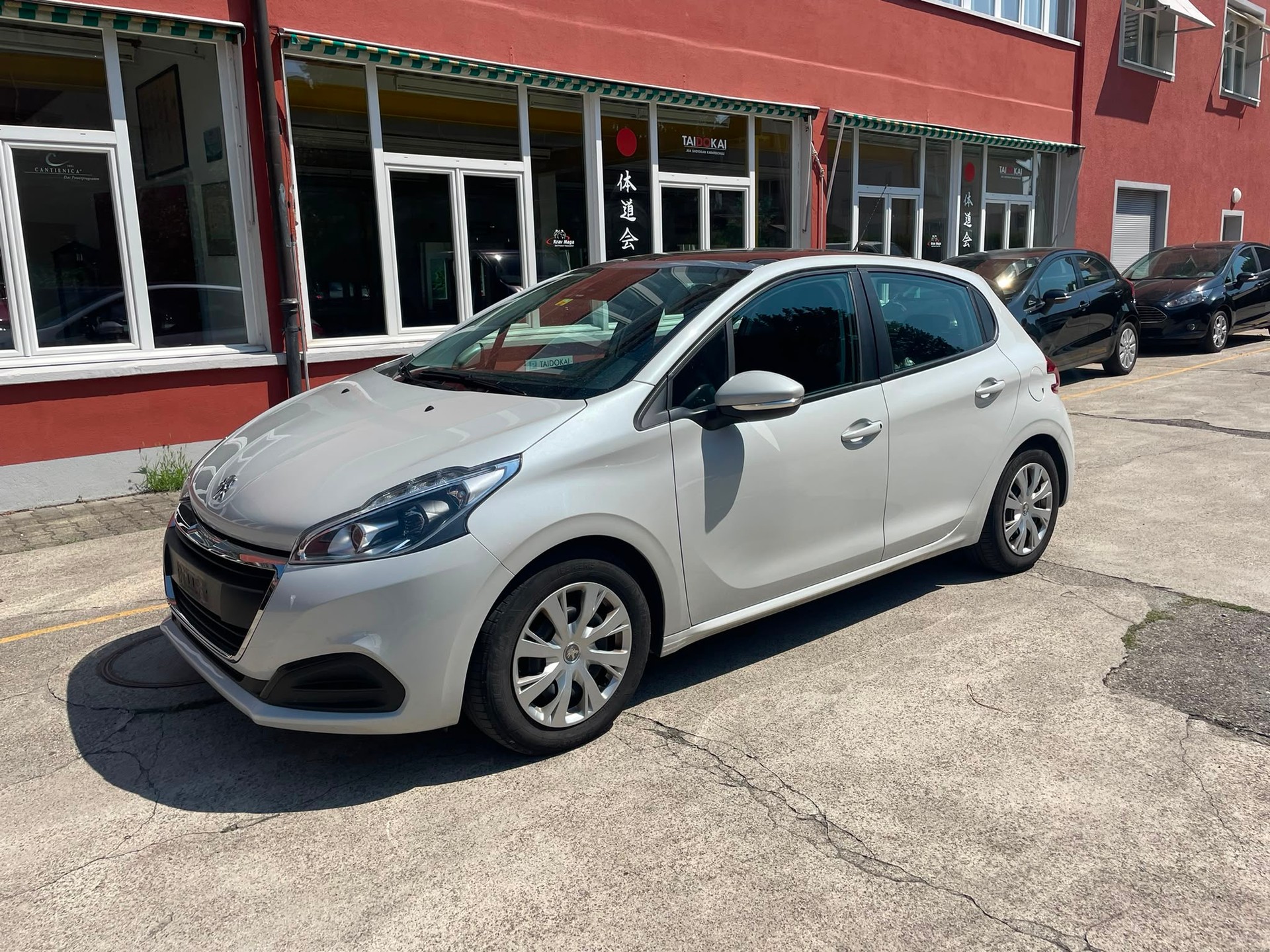 PEUGEOT 208 1.6 BlueHDi Active-image-0
