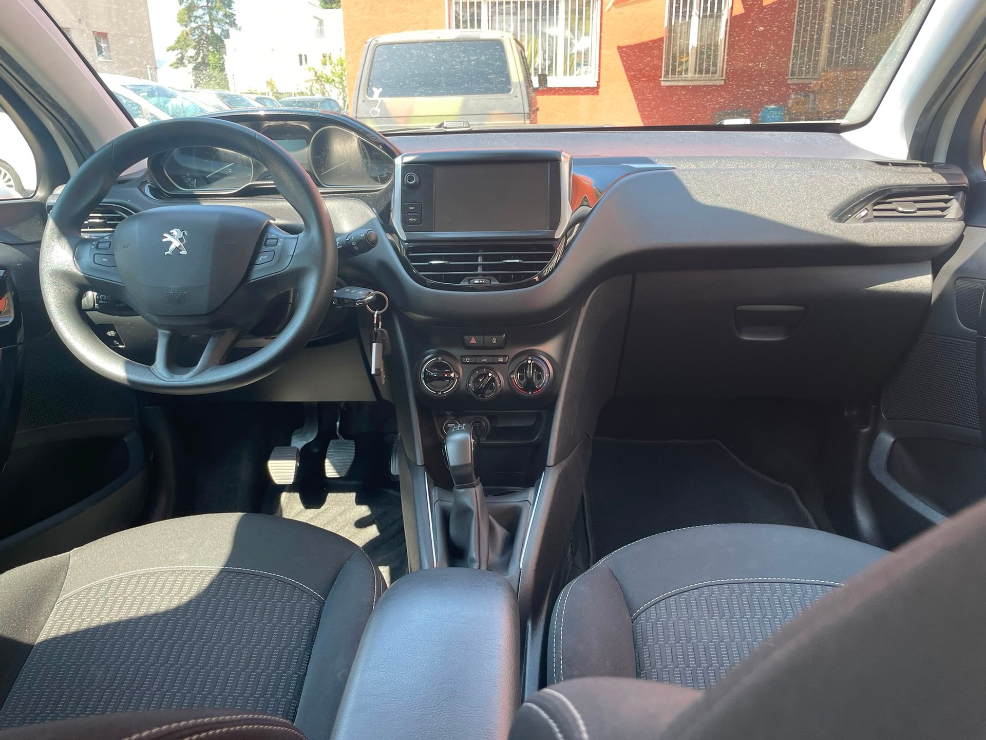 PEUGEOT 208 1.6 BlueHDi Active-image-6