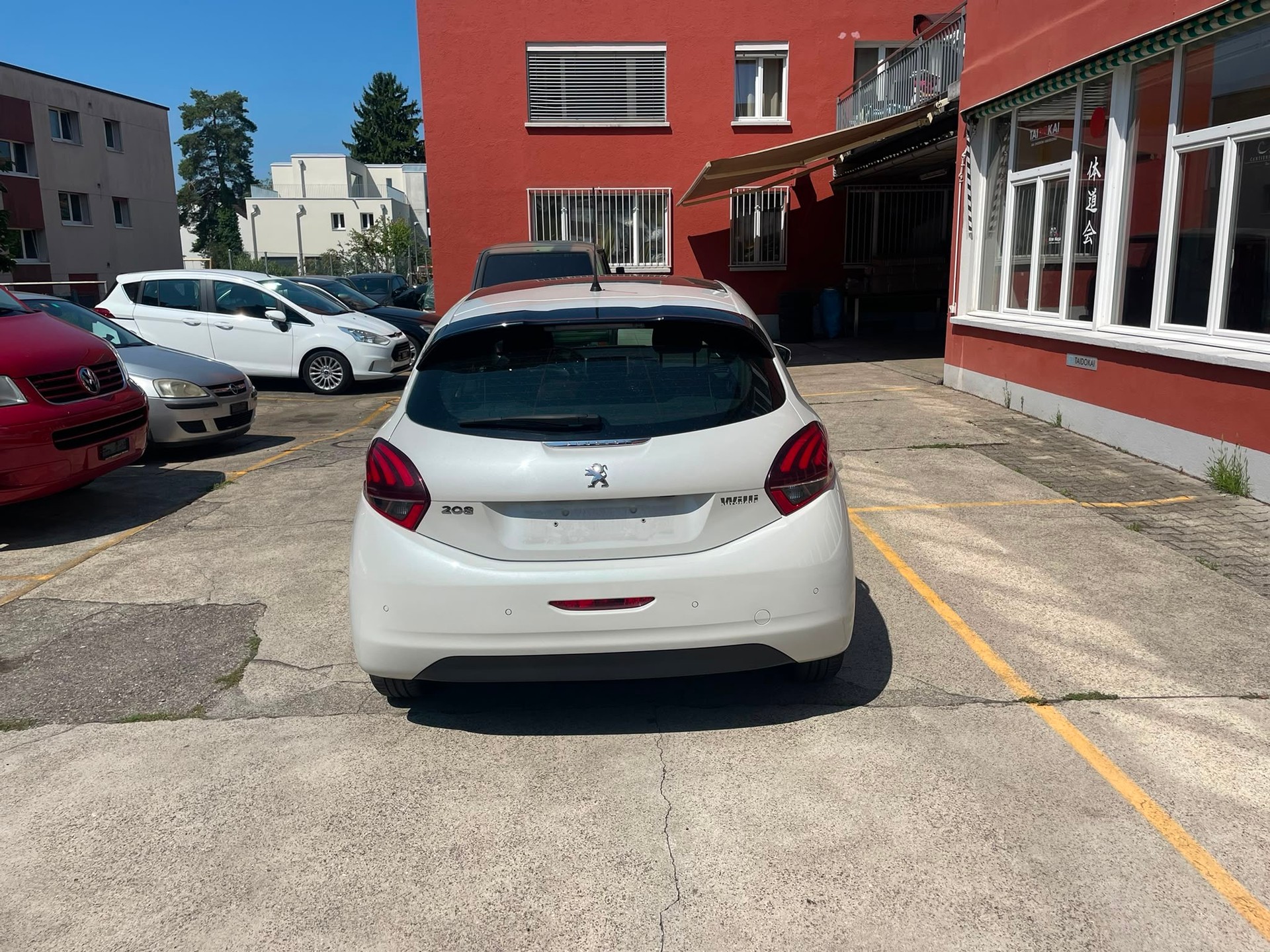 PEUGEOT 208 1.6 BlueHDi Active-image-8