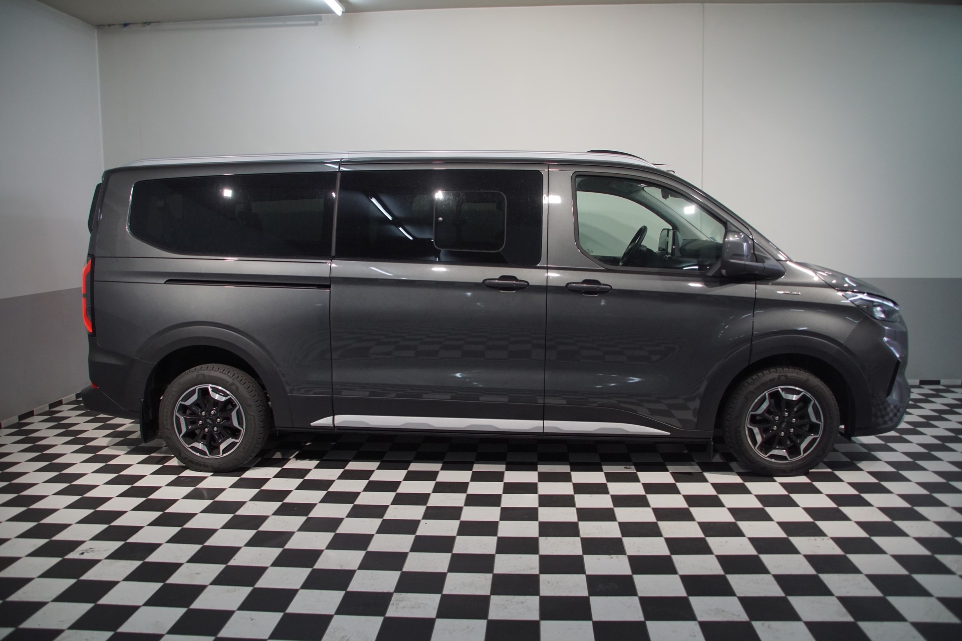 FORD Tourneo Bus 320 L2H1 Active Automat 4x4-showroom-element-3