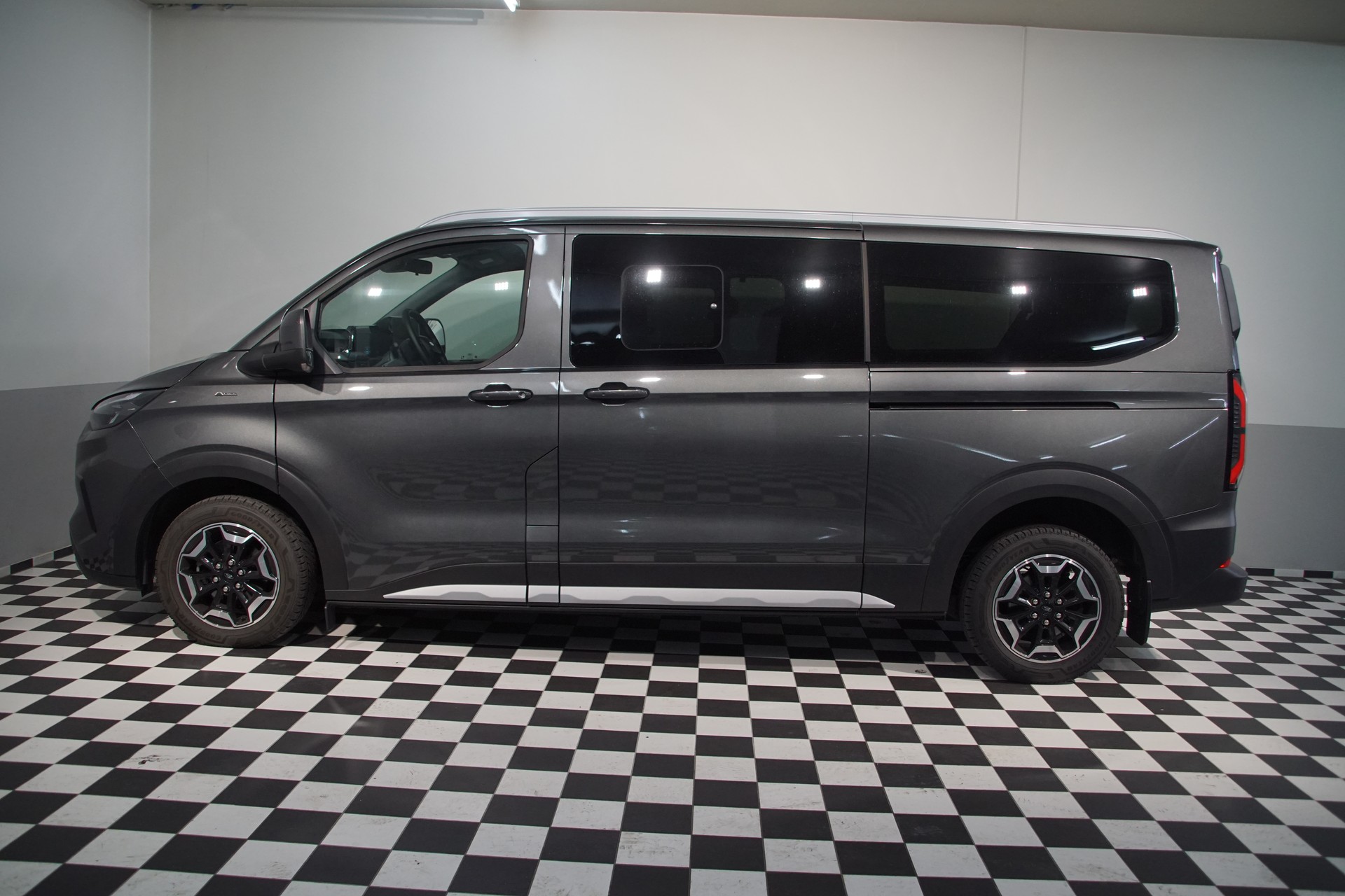 FORD Tourneo Bus 320 L2H1 Active Automat 4x4-image-5