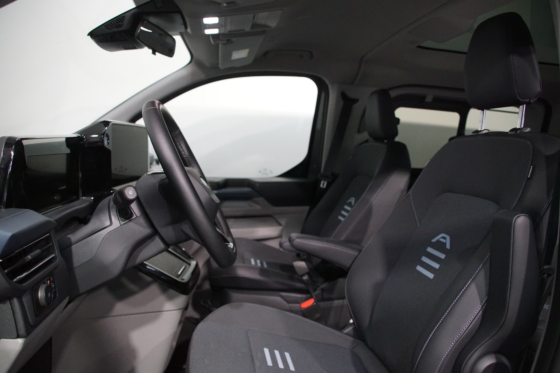 FORD Tourneo Bus 320 L2H1 Active Automat 4x4-image-9