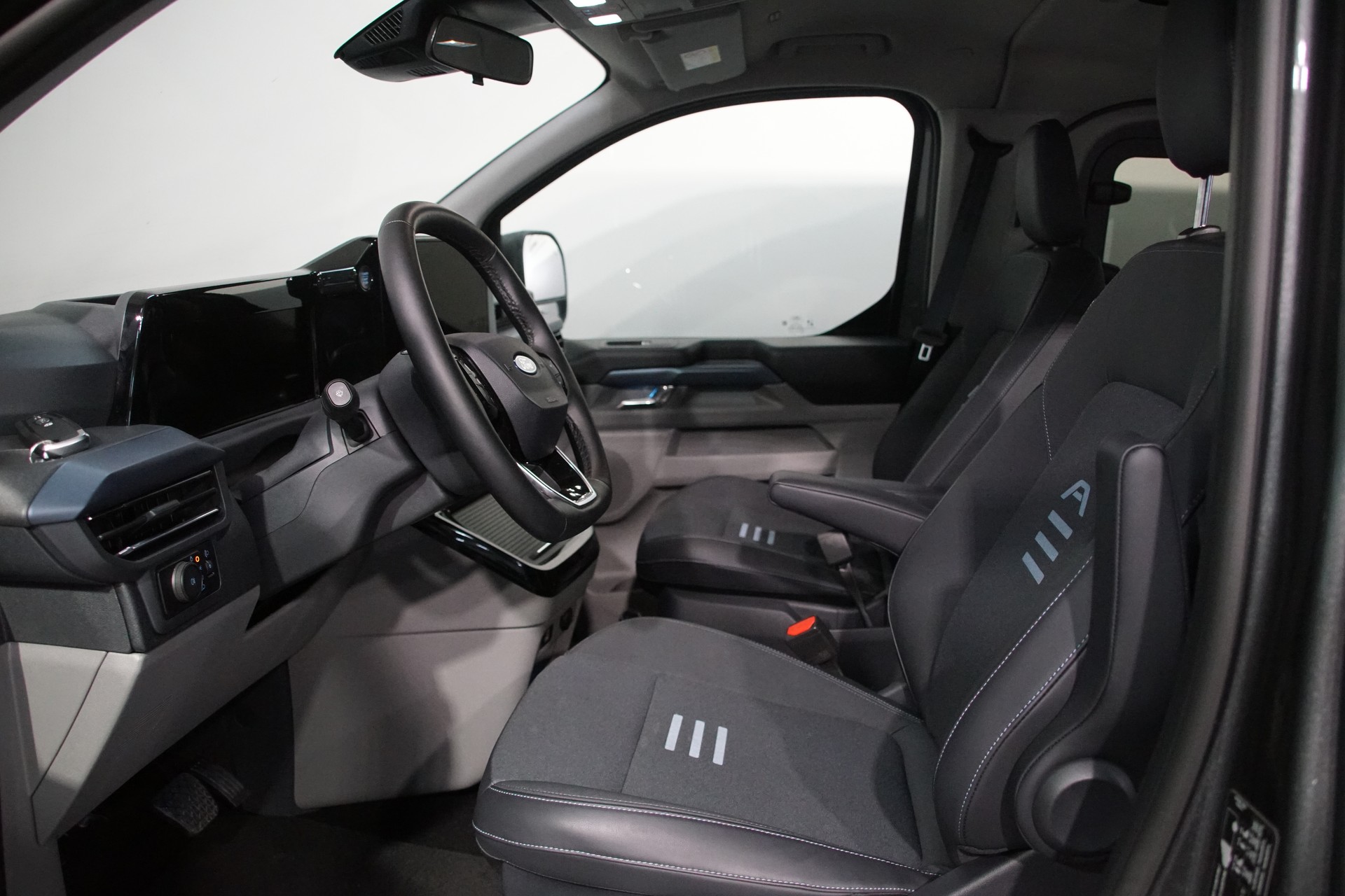 FORD Tourneo Bus 320 L2H1 Active Automat 4x4-image-12