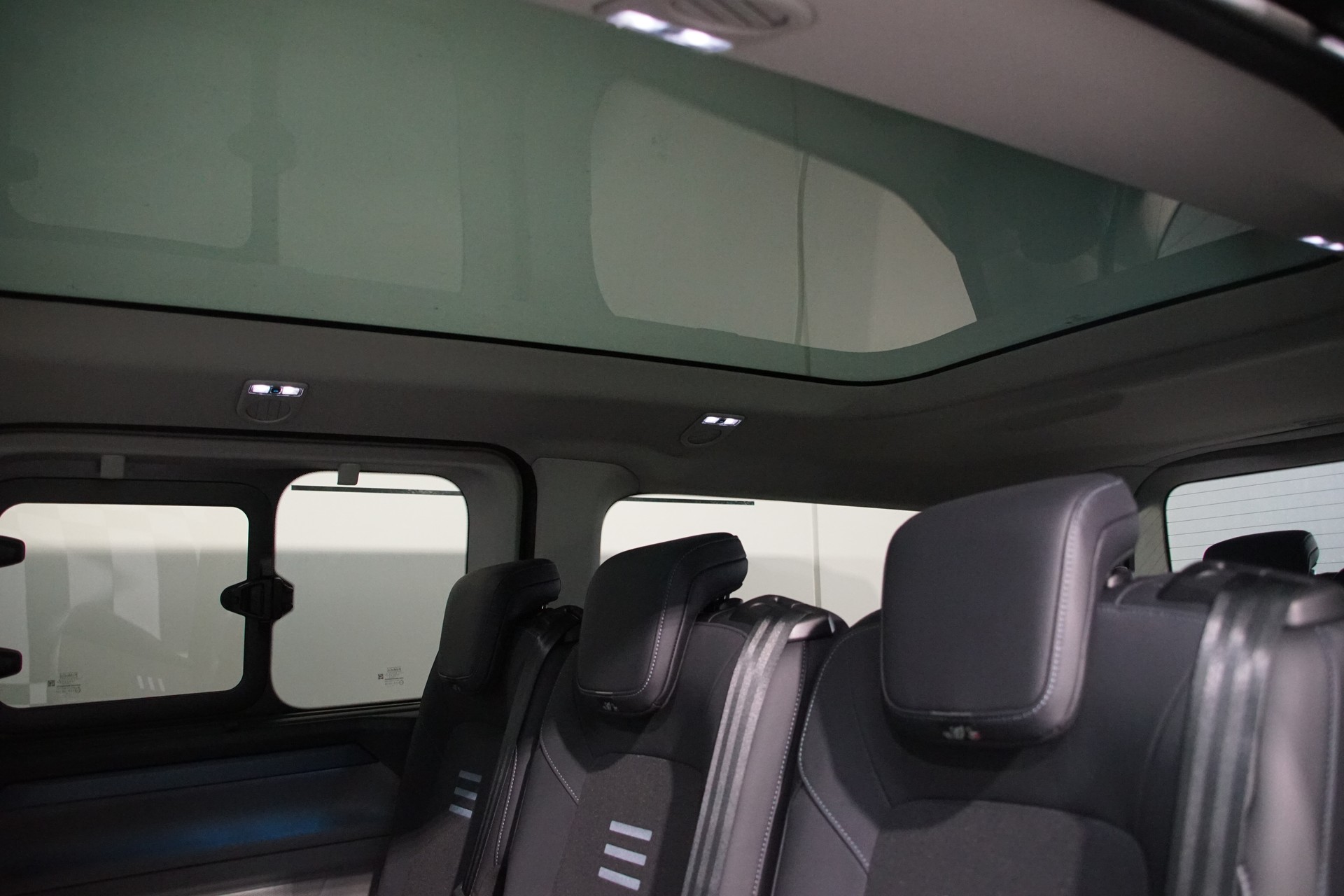 FORD Tourneo Bus 320 L2H1 Active Automat 4x4-image-14