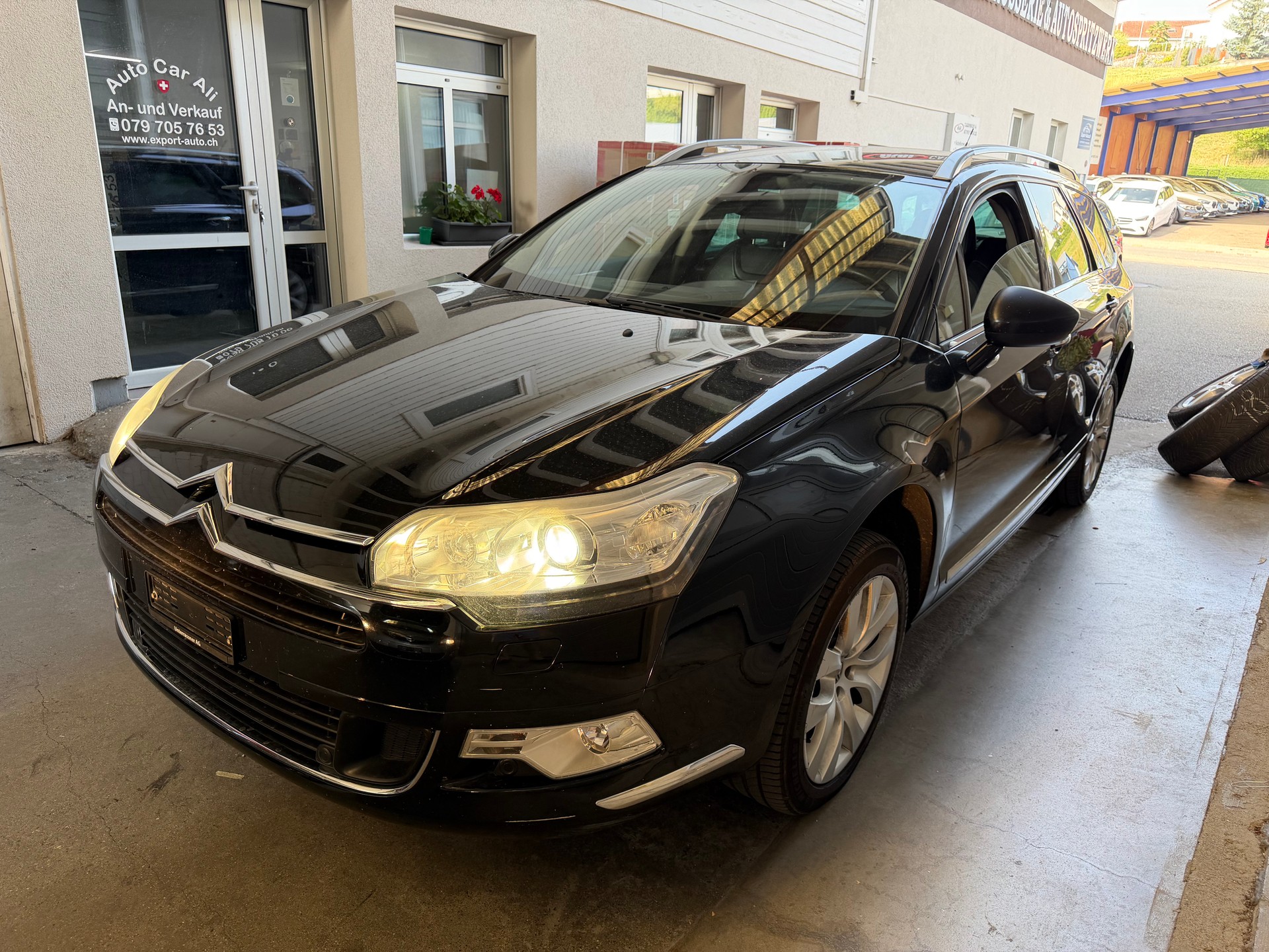 CITROEN C5 Tourer 2.2 HDi Exclusive Automatic-image-2