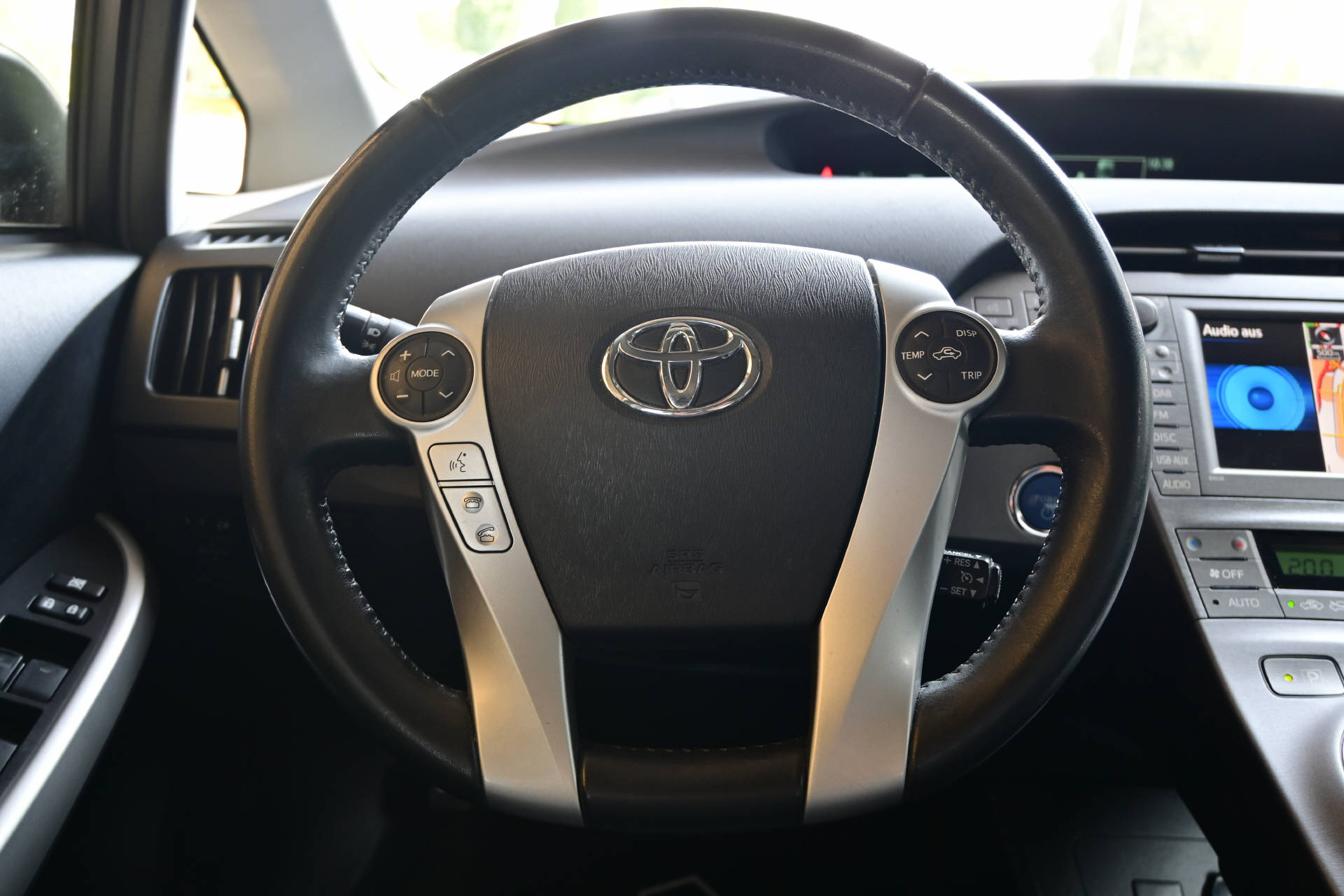 TOYOTA Prius 1.8 VVTi HSD Sol-image-16