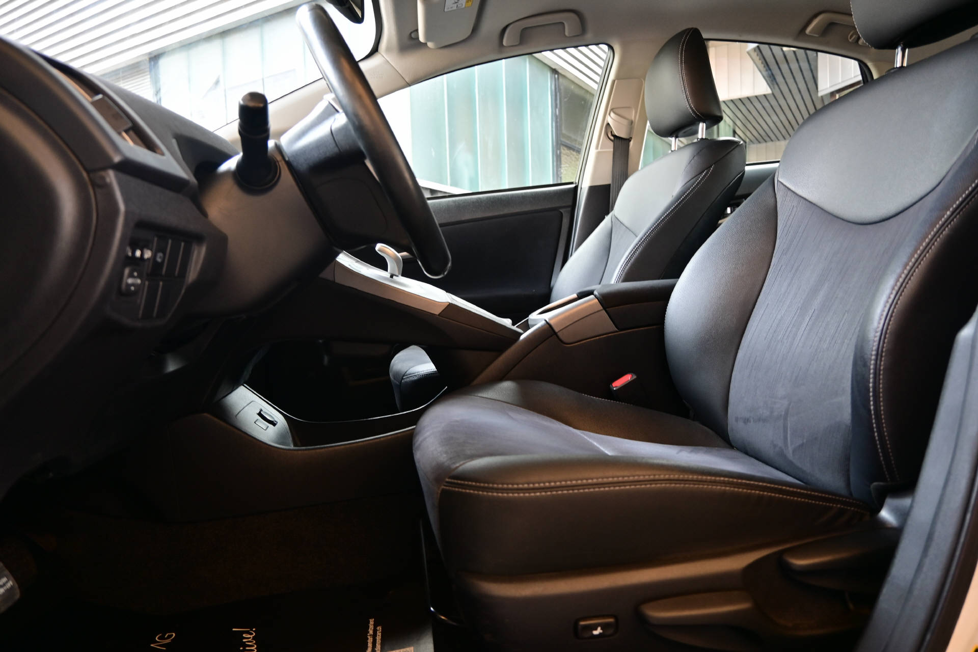 TOYOTA Prius 1.8 VVTi HSD Sol-image-15