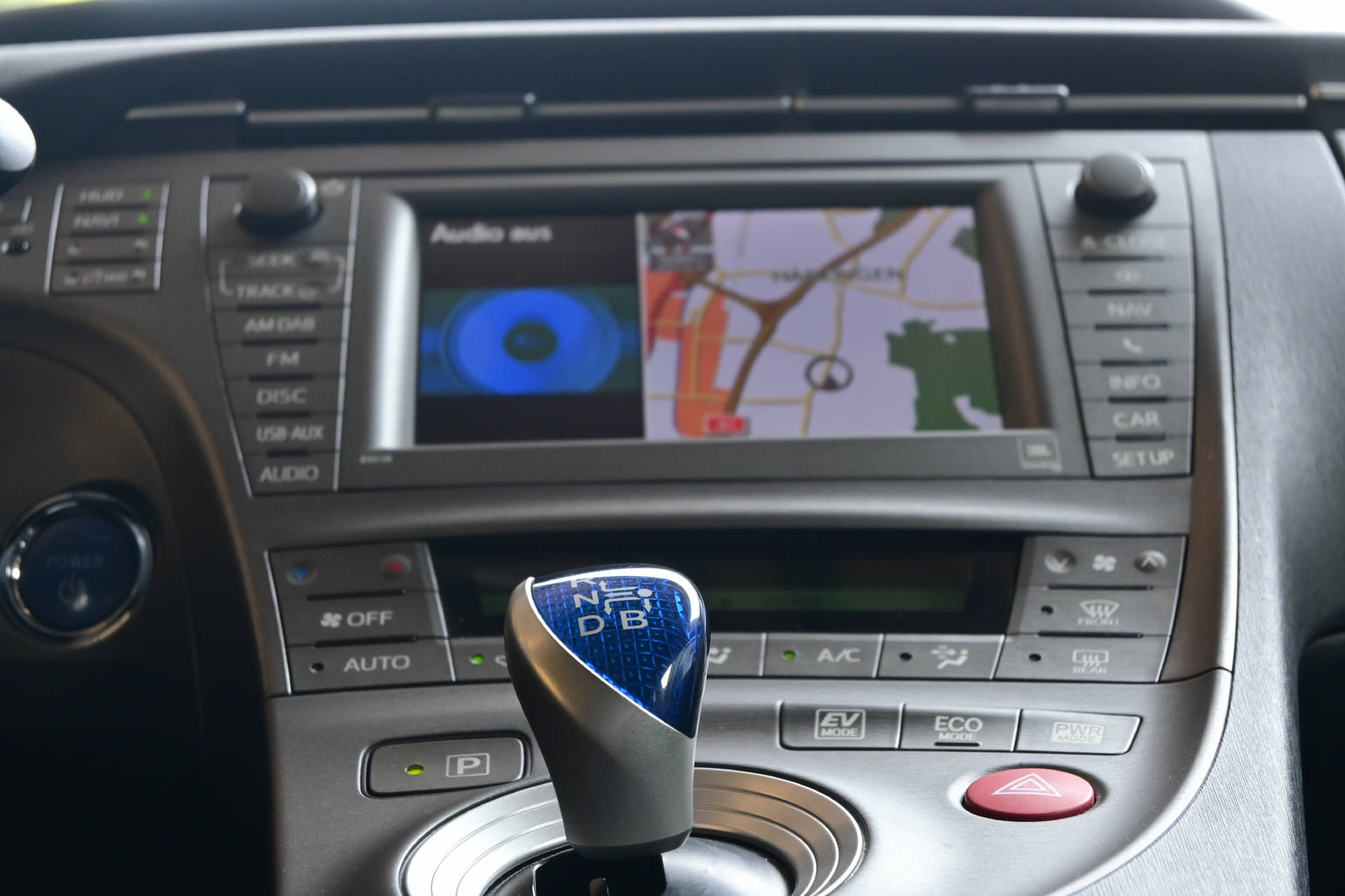 TOYOTA Prius 1.8 VVTi HSD Sol-image-17