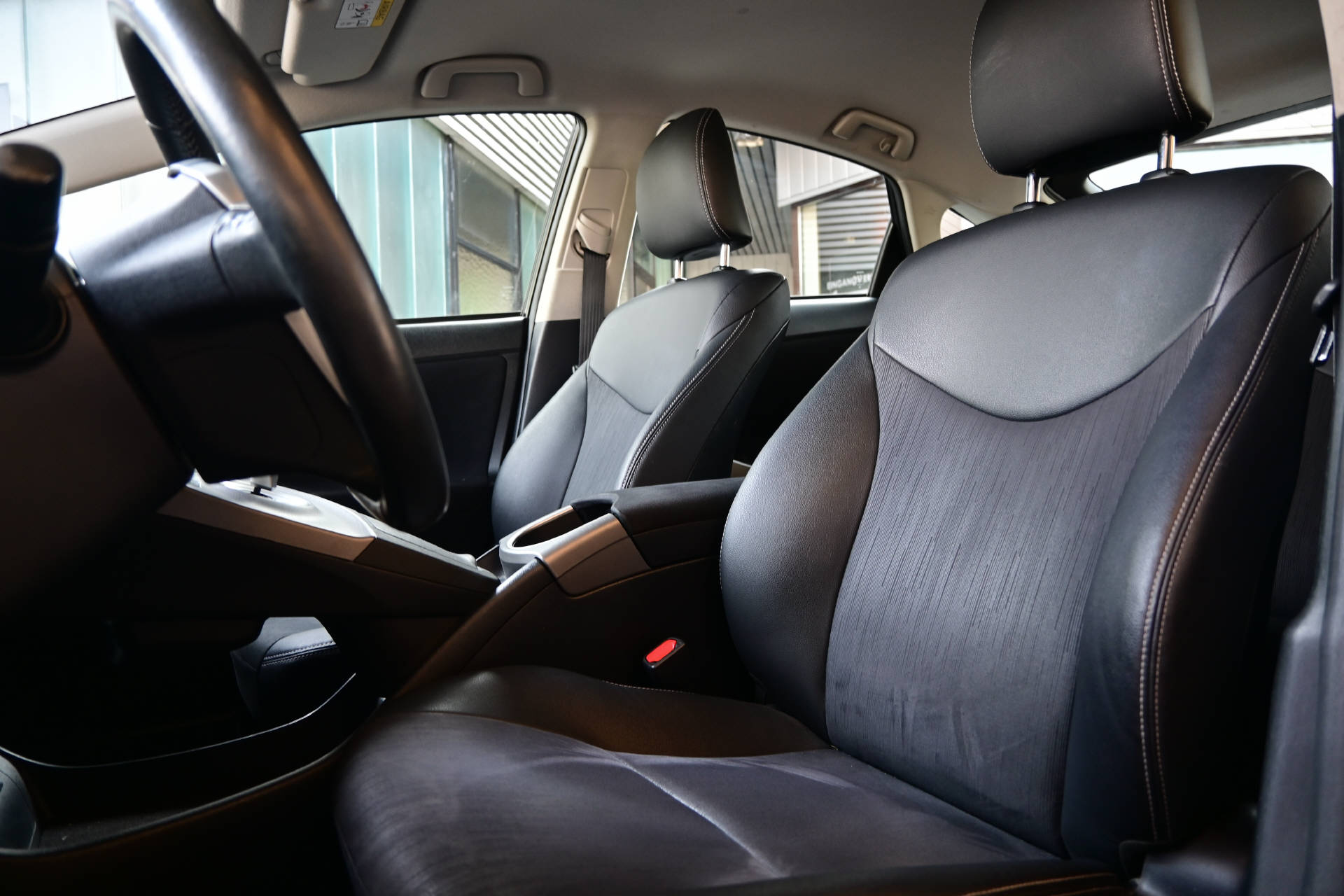 TOYOTA Prius 1.8 VVTi HSD Sol-image-13