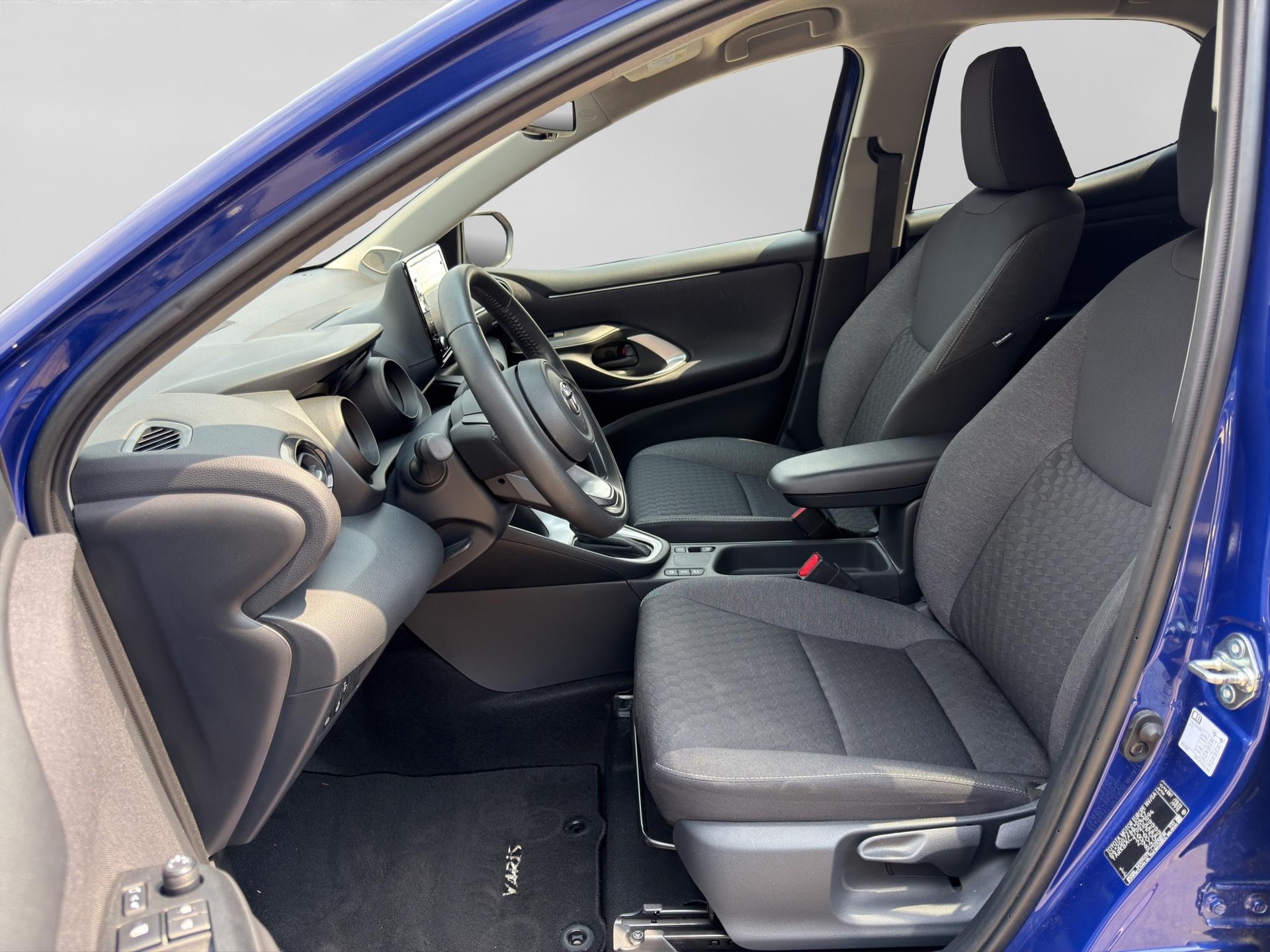 TOYOTA Yaris 1.5 VVT-i HSD Trend-image-1