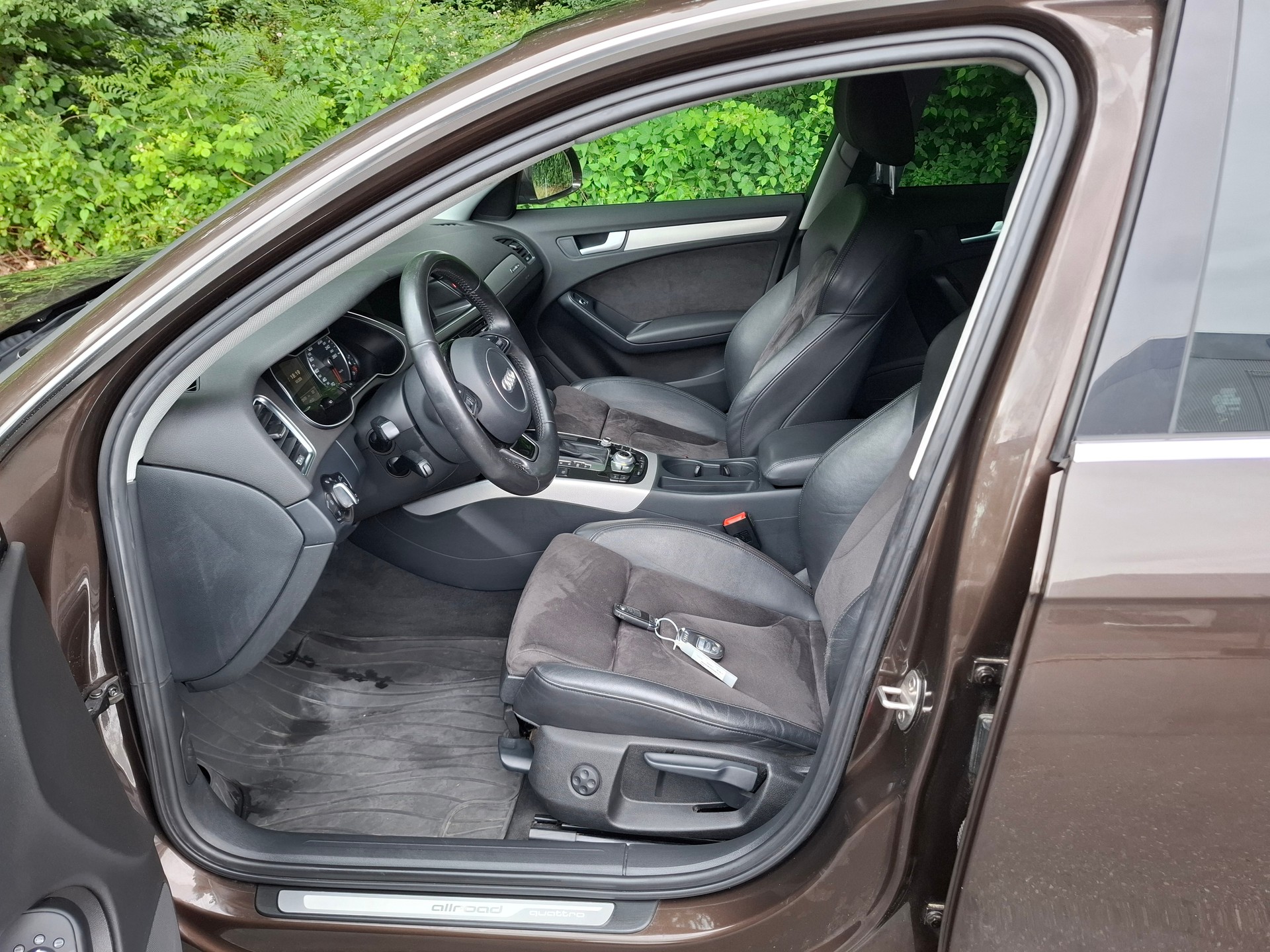 AUDI A4 allroad 3.0 TDI quattro S-tronic-image-2