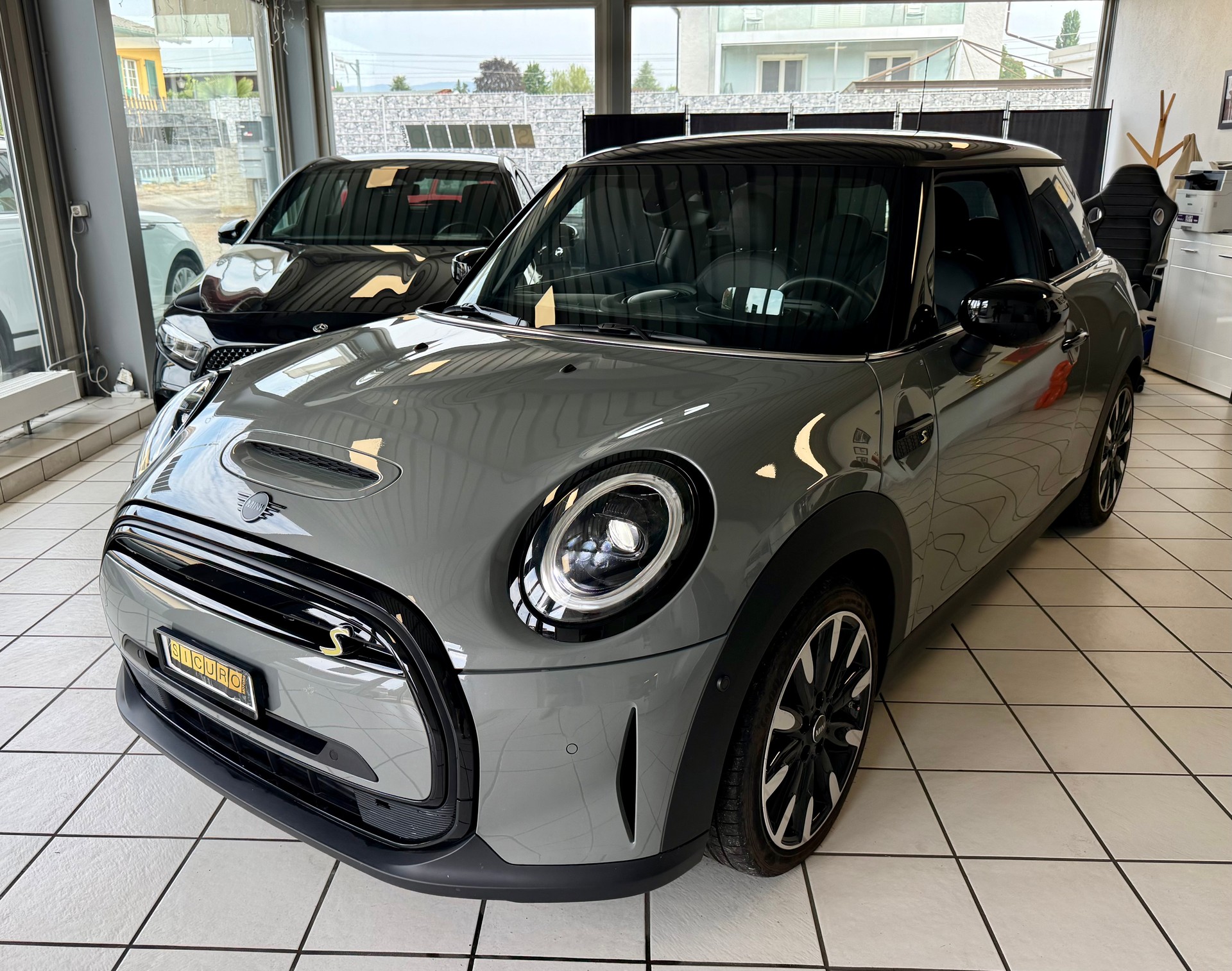 MINI Cooper SE-image-3