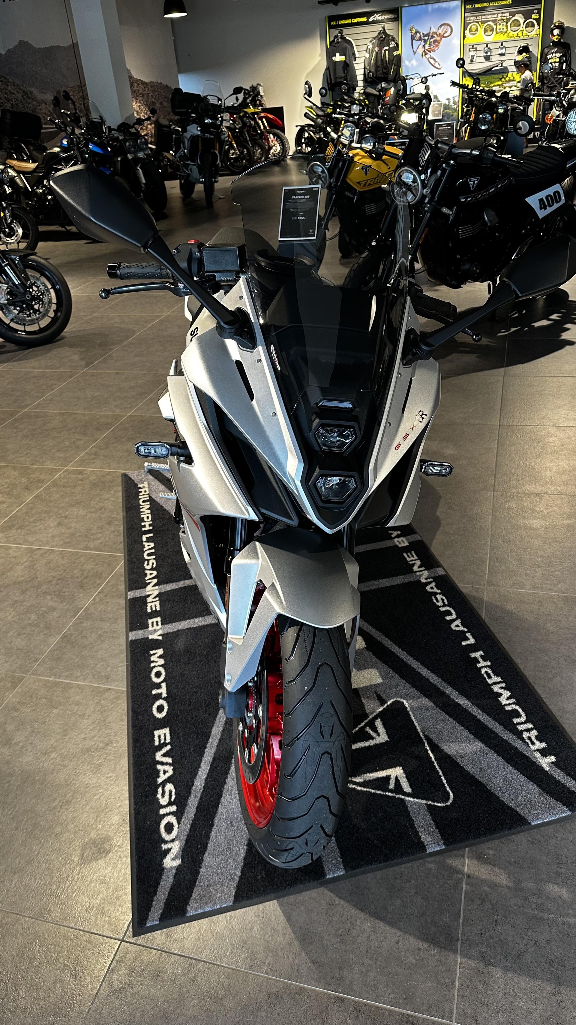SUZUKI GSX 8 R-showroom-element-2