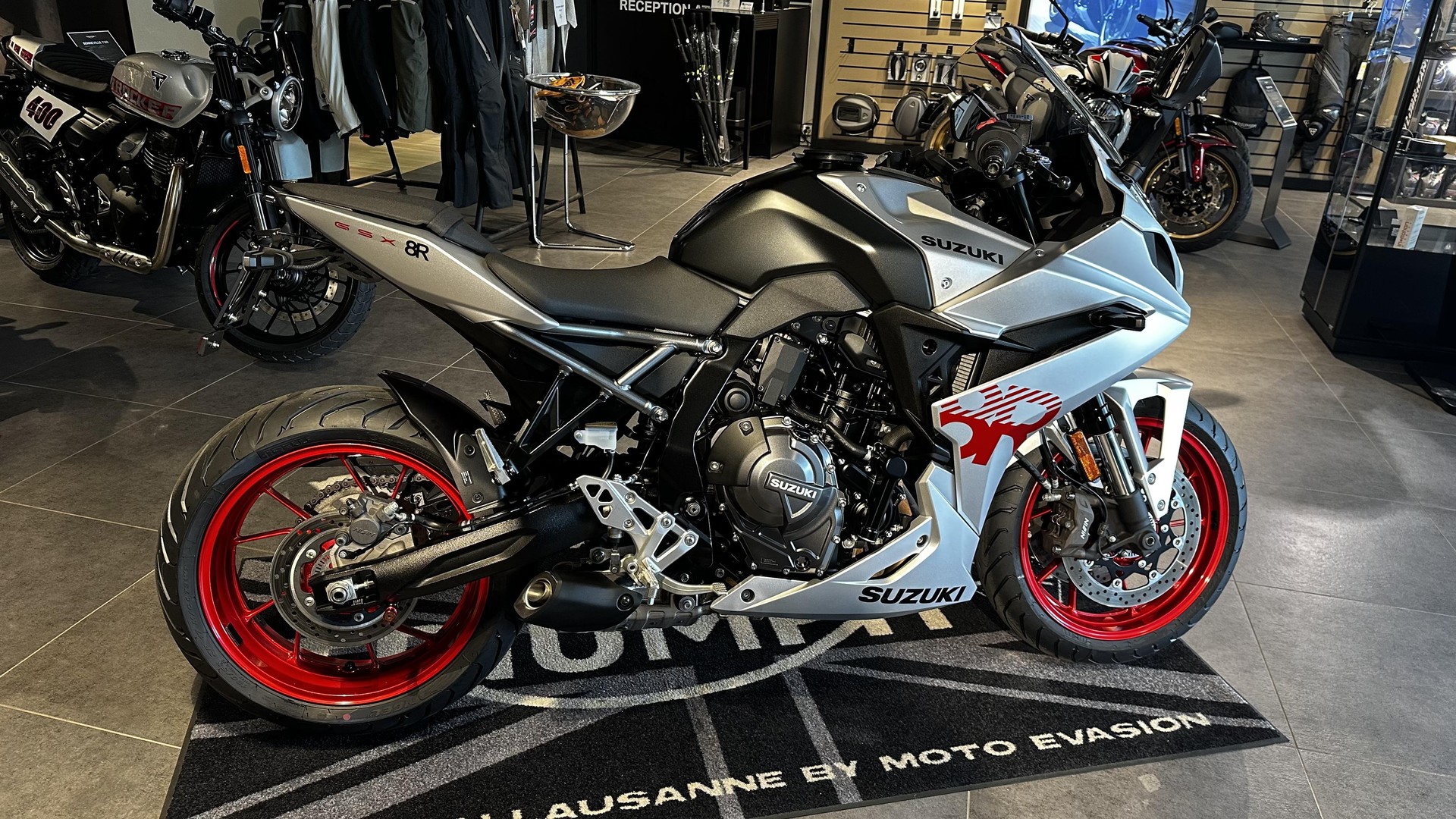 SUZUKI GSX 8 R