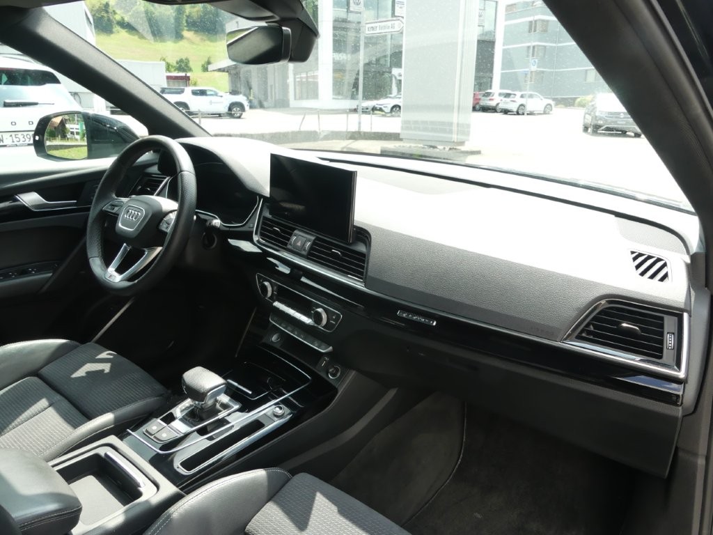AUDI Q5 40 TDI Black Edition quattro S-tronic-image-8