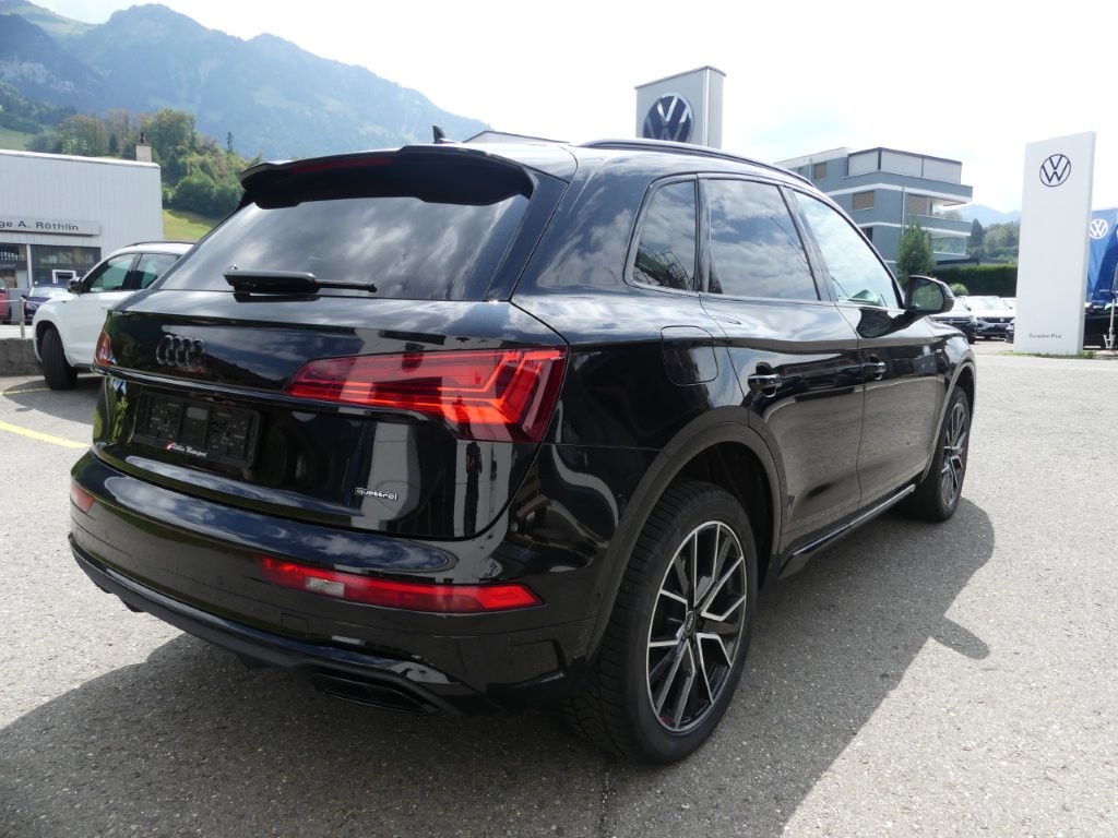 AUDI Q5 40 TDI Black Edition quattro S-tronic-image-3