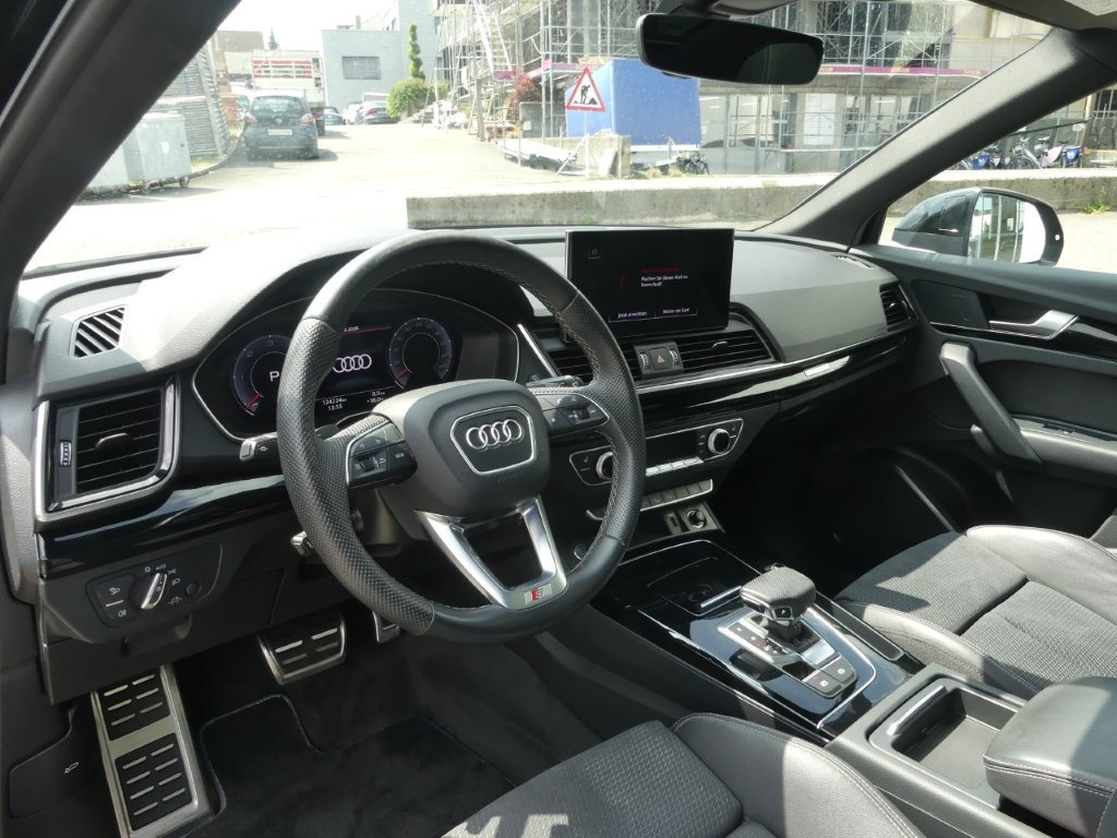 AUDI Q5 40 TDI Black Edition quattro S-tronic-image-6