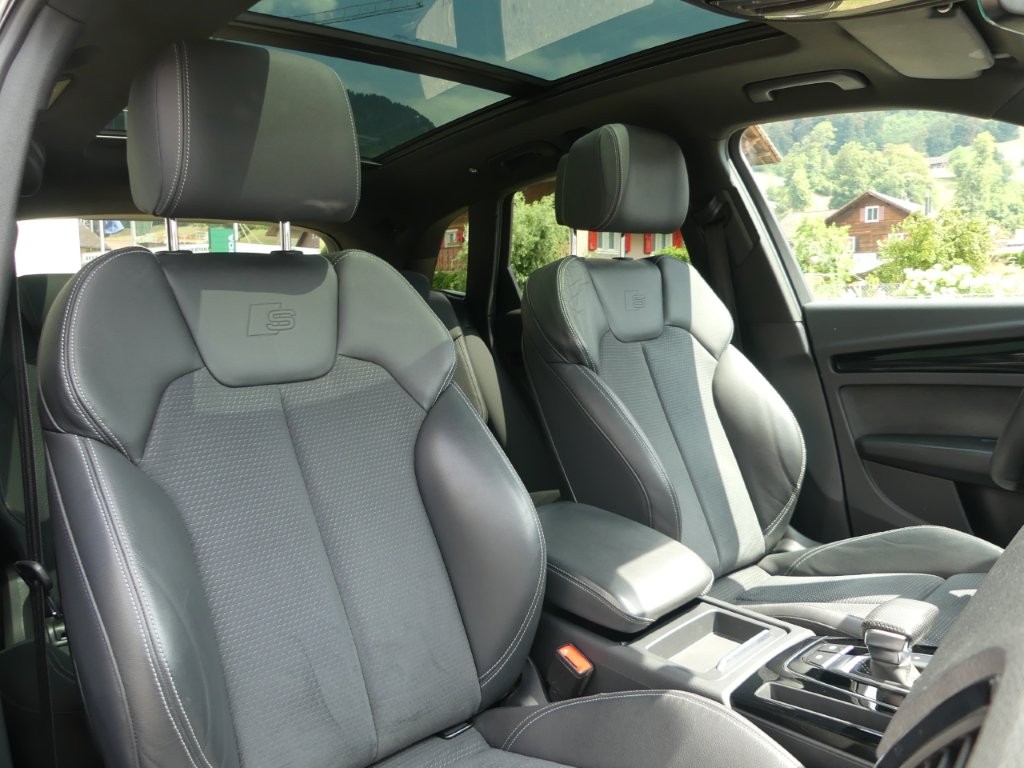 AUDI Q5 40 TDI Black Edition quattro S-tronic-image-10