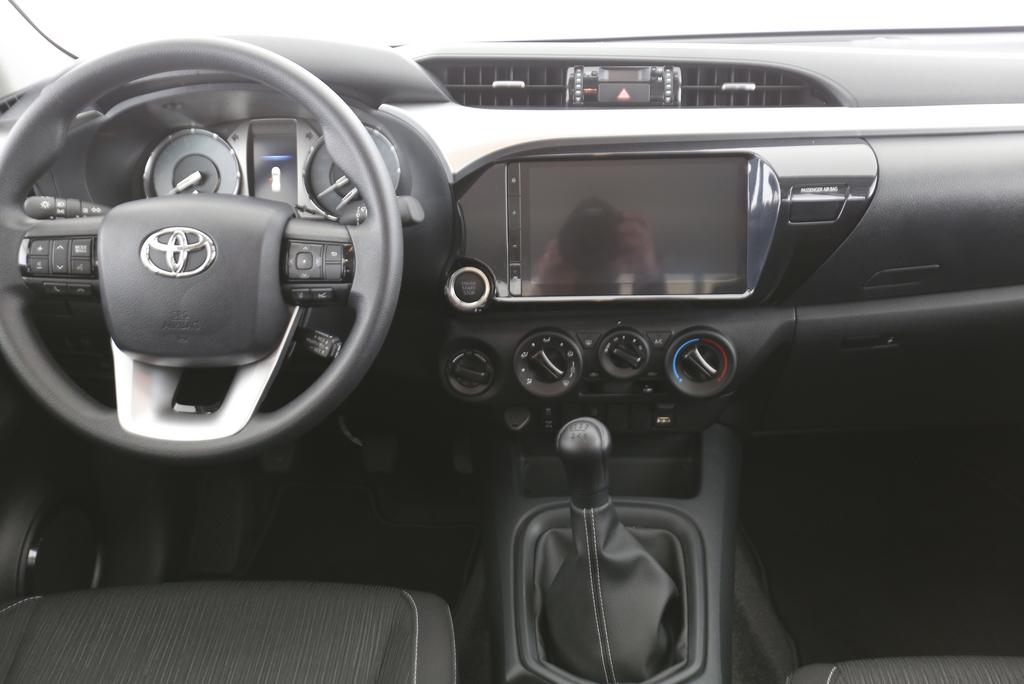 TOYOTA Hilux Double Cab.-Pick-up 2.8 D-4D 204 Comfort-image-4