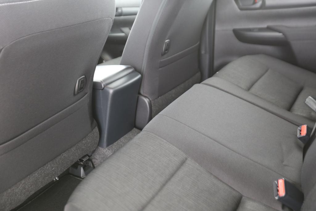 TOYOTA Hilux Double Cab.-Pick-up 2.8 D-4D 204 Comfort-image-3