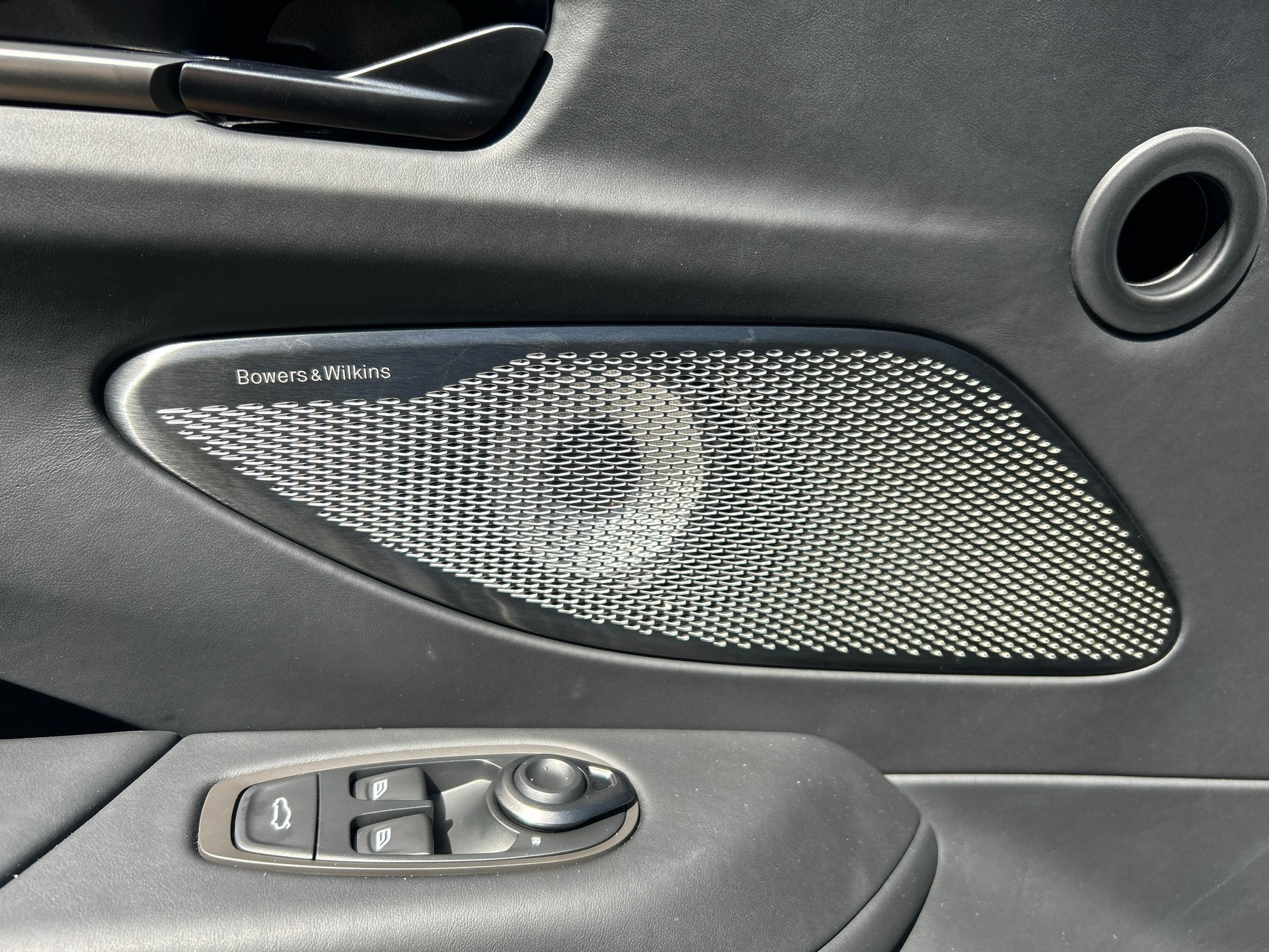 ASTON MARTIN V8 Vantage Roadster 4.0 S V8 Bi-Turbo-image-19