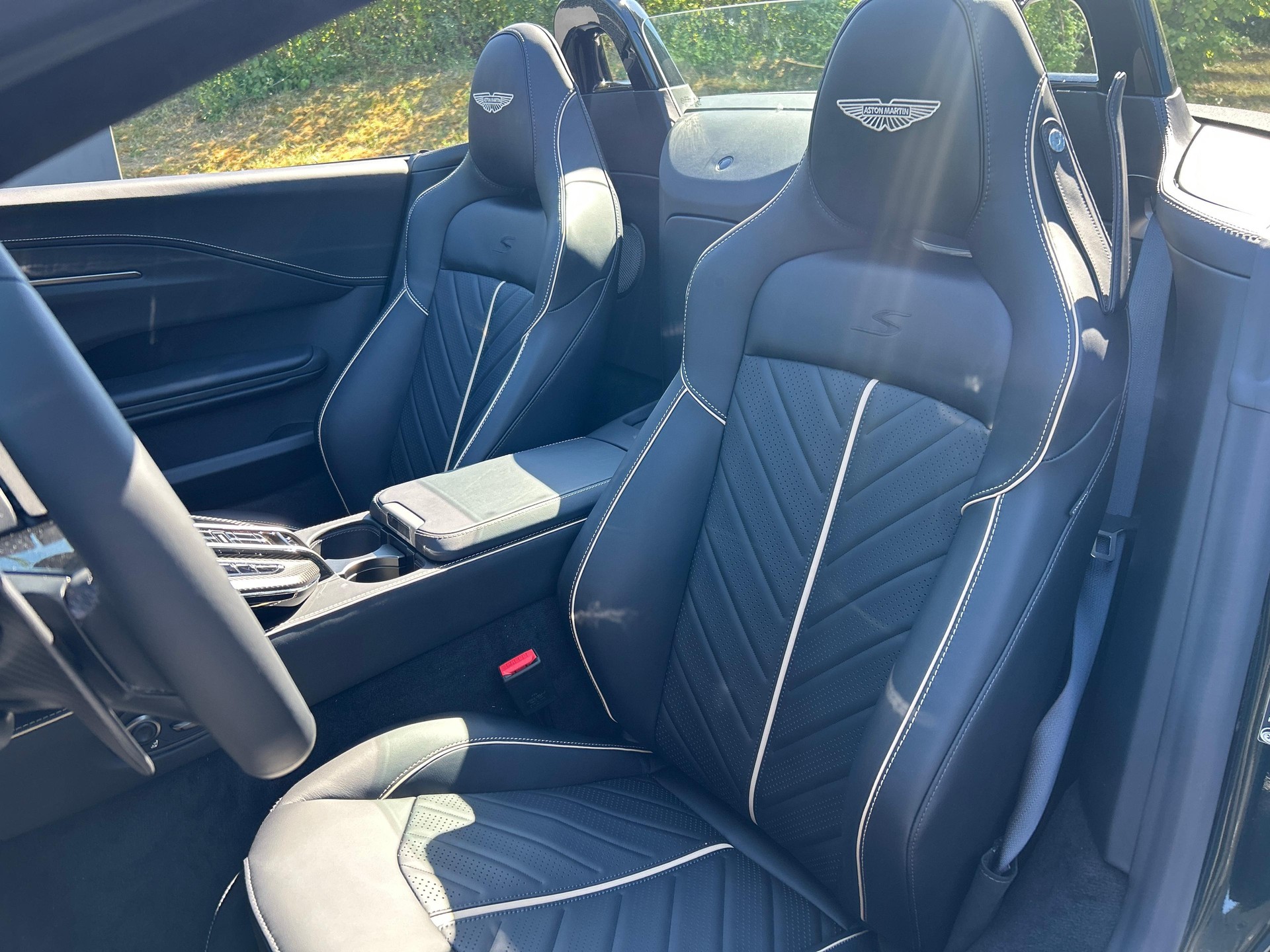 ASTON MARTIN V8 Vantage Roadster 4.0 S V8 Bi-Turbo-image-18