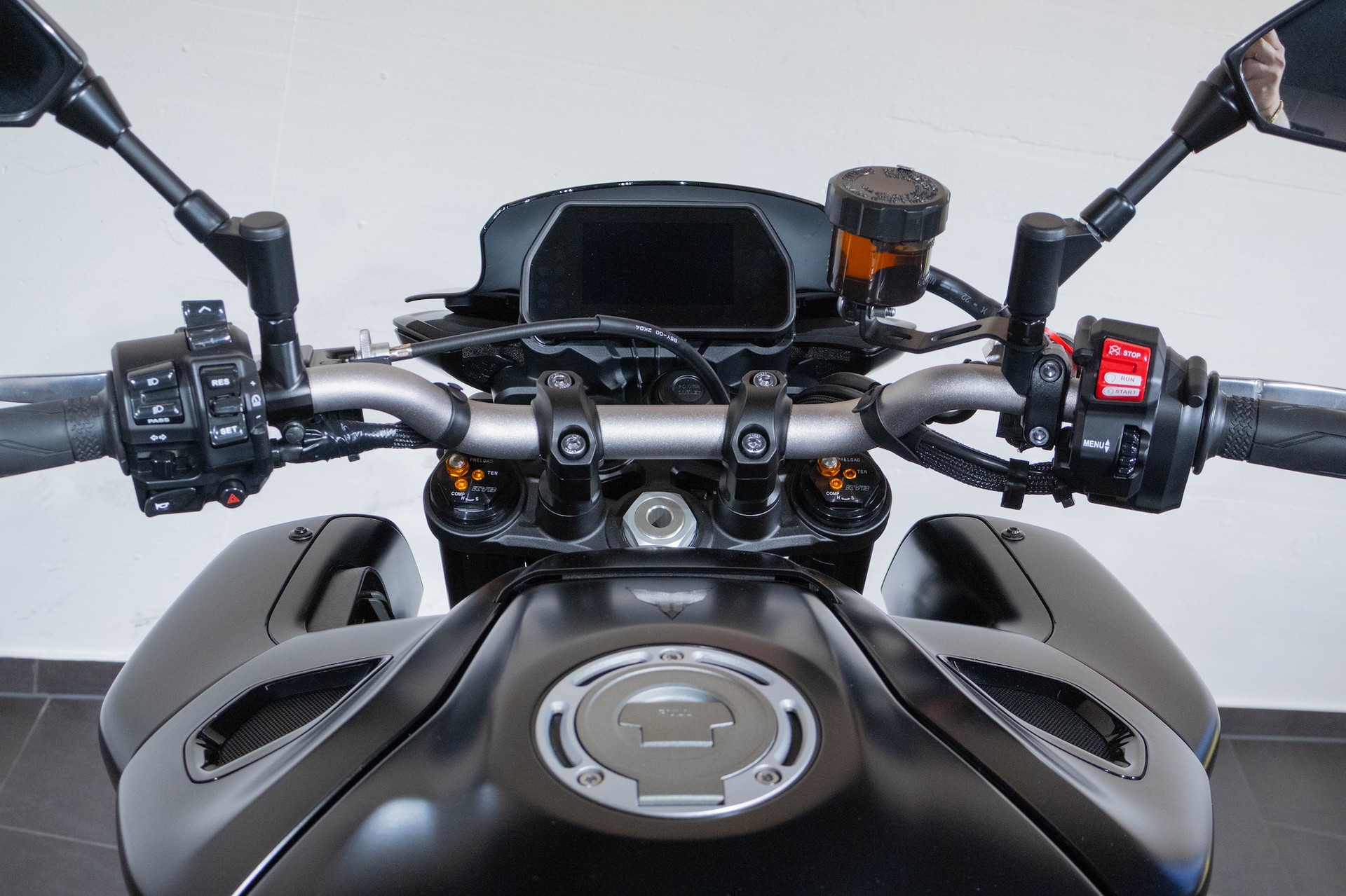 YAMAHA MT-10-image-11