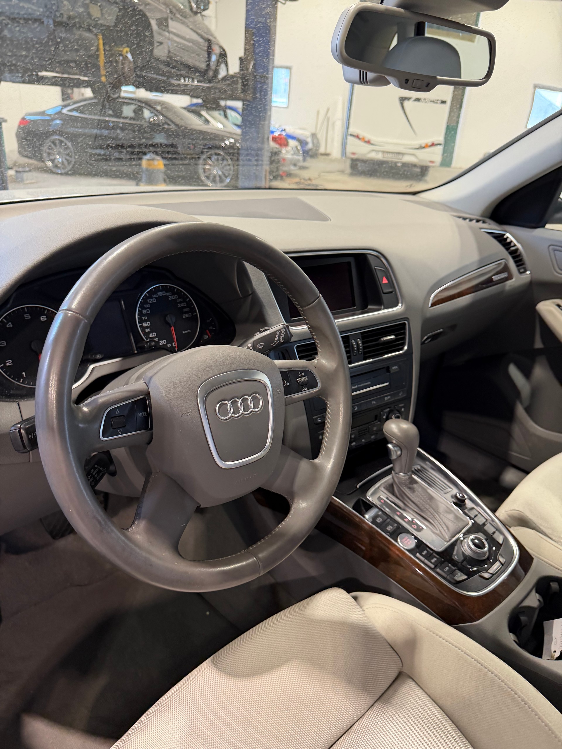 AUDI Q5 2.0 TFSI quattro S-tronic-image-10