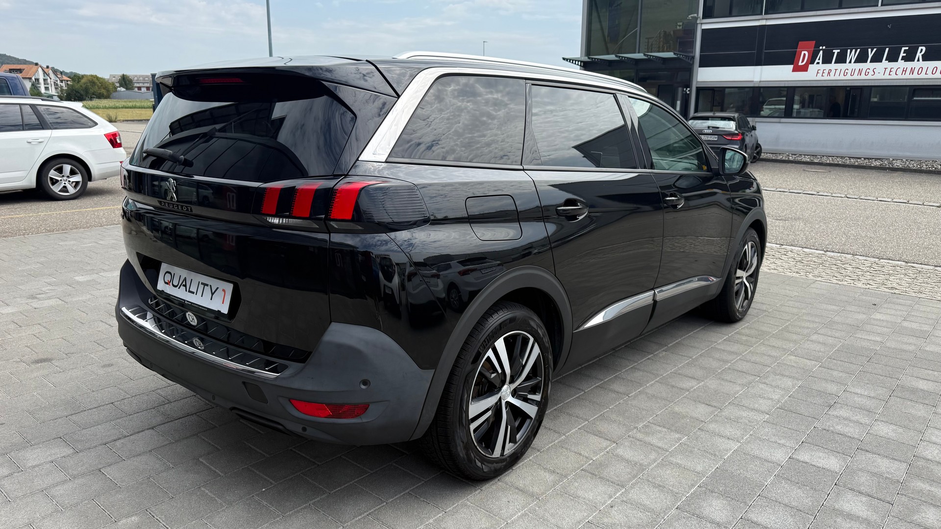 PEUGEOT 5008 1.5 BlueHDi Allure EAT-image-6