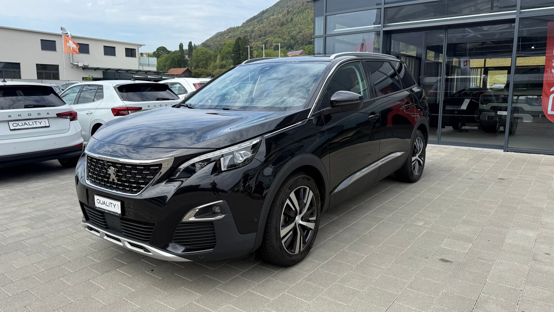 PEUGEOT 5008 1.5 BlueHDi Allure EAT-image-1
