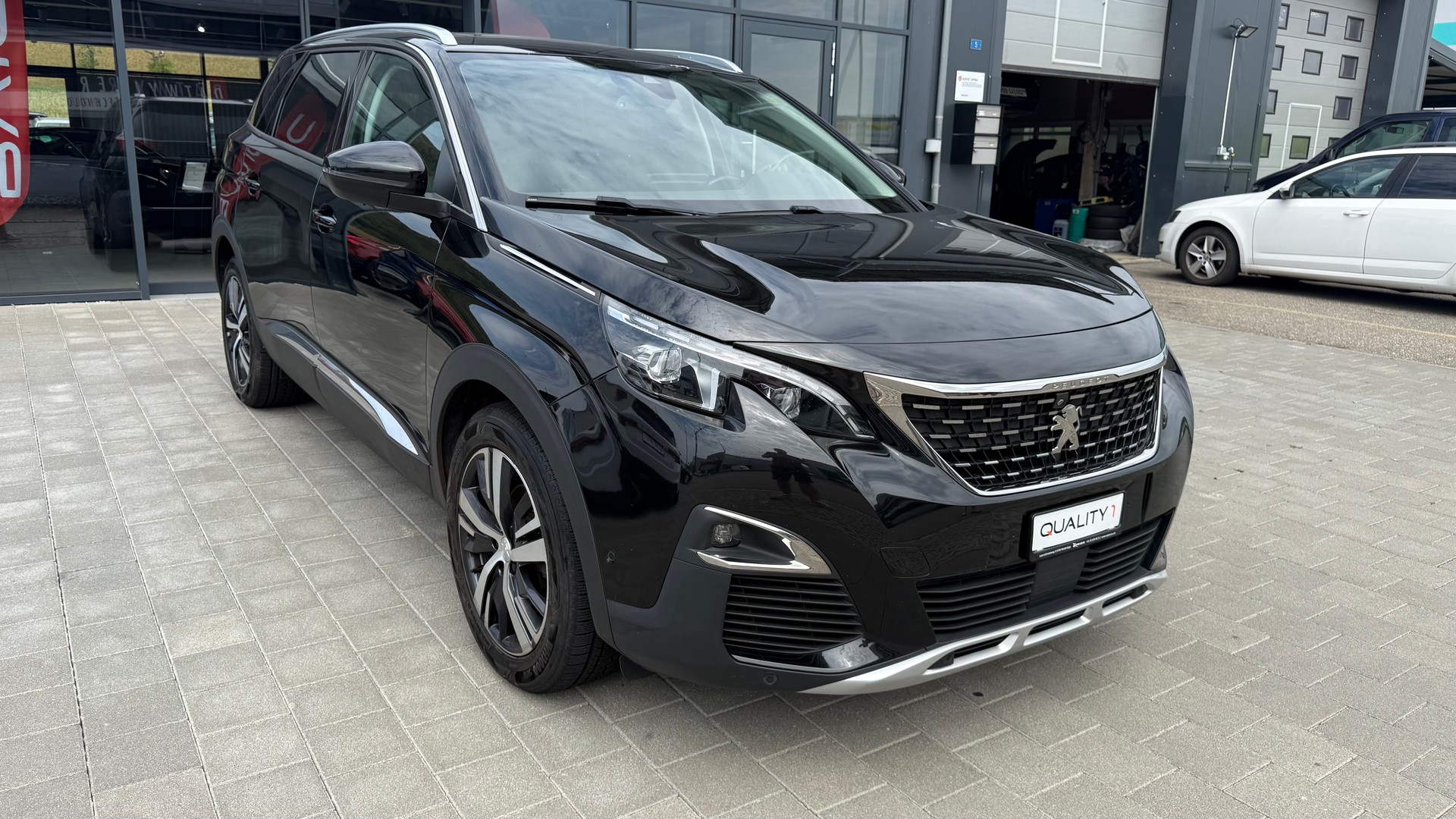 PEUGEOT 5008 1.5 BlueHDi Allure EAT-image-3