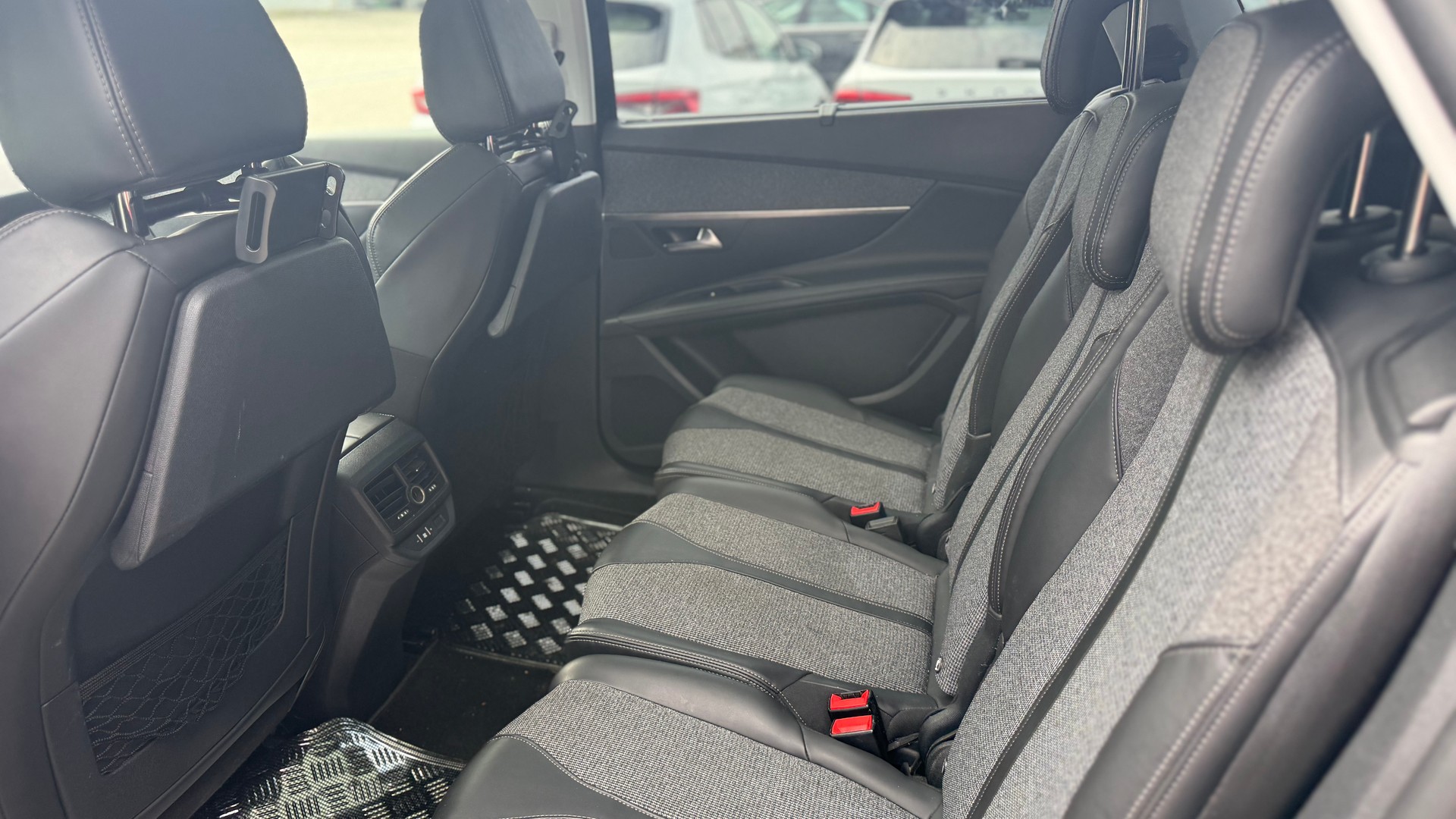 PEUGEOT 5008 1.5 BlueHDi Allure EAT-image-14