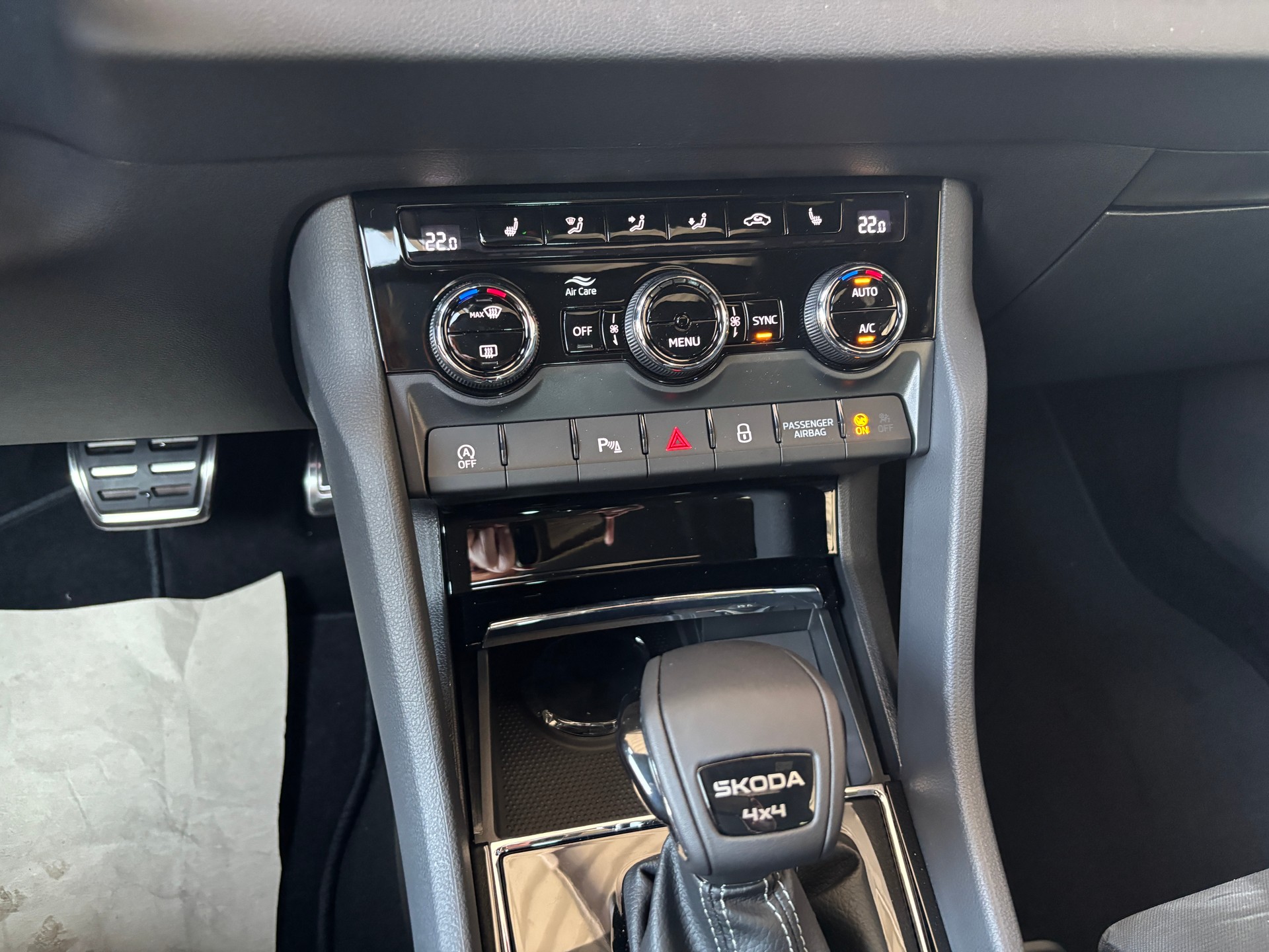 SKODA Karoq 2.0 TSI SportLine 4x4 DSG-image-14