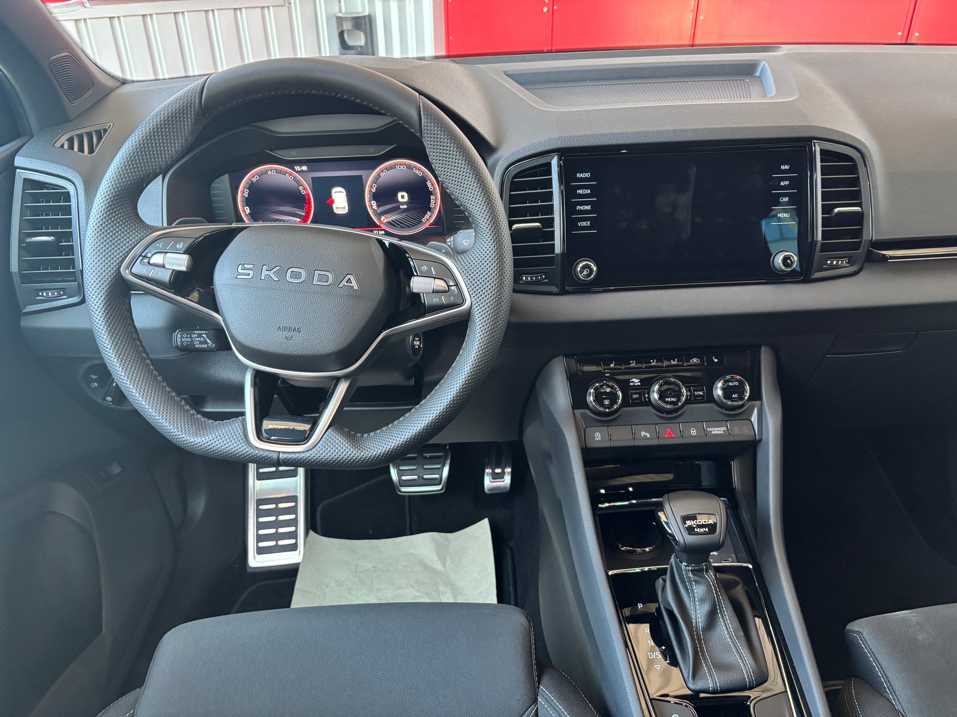 SKODA Karoq 2.0 TSI SportLine 4x4 DSG-image-12