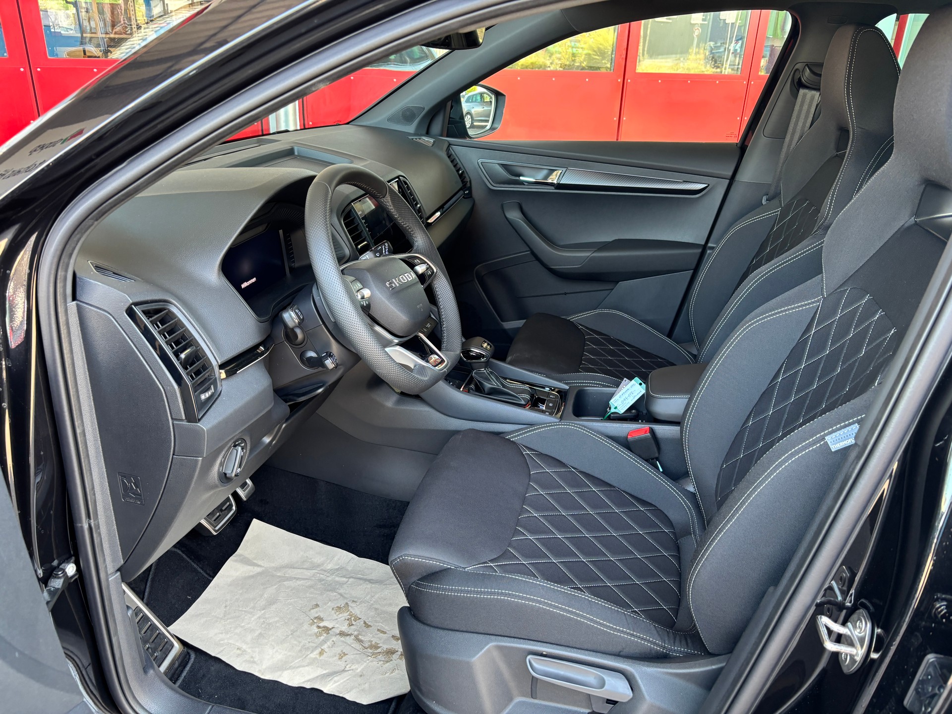 SKODA Karoq 2.0 TSI SportLine 4x4 DSG-image-8