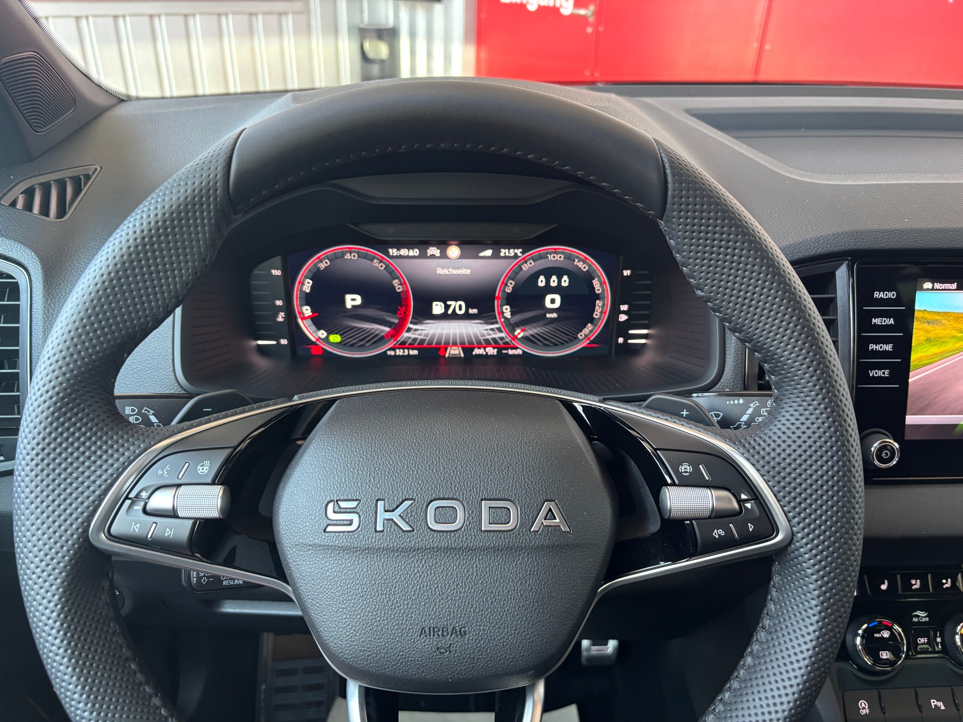 SKODA Karoq 2.0 TSI SportLine 4x4 DSG-image-11