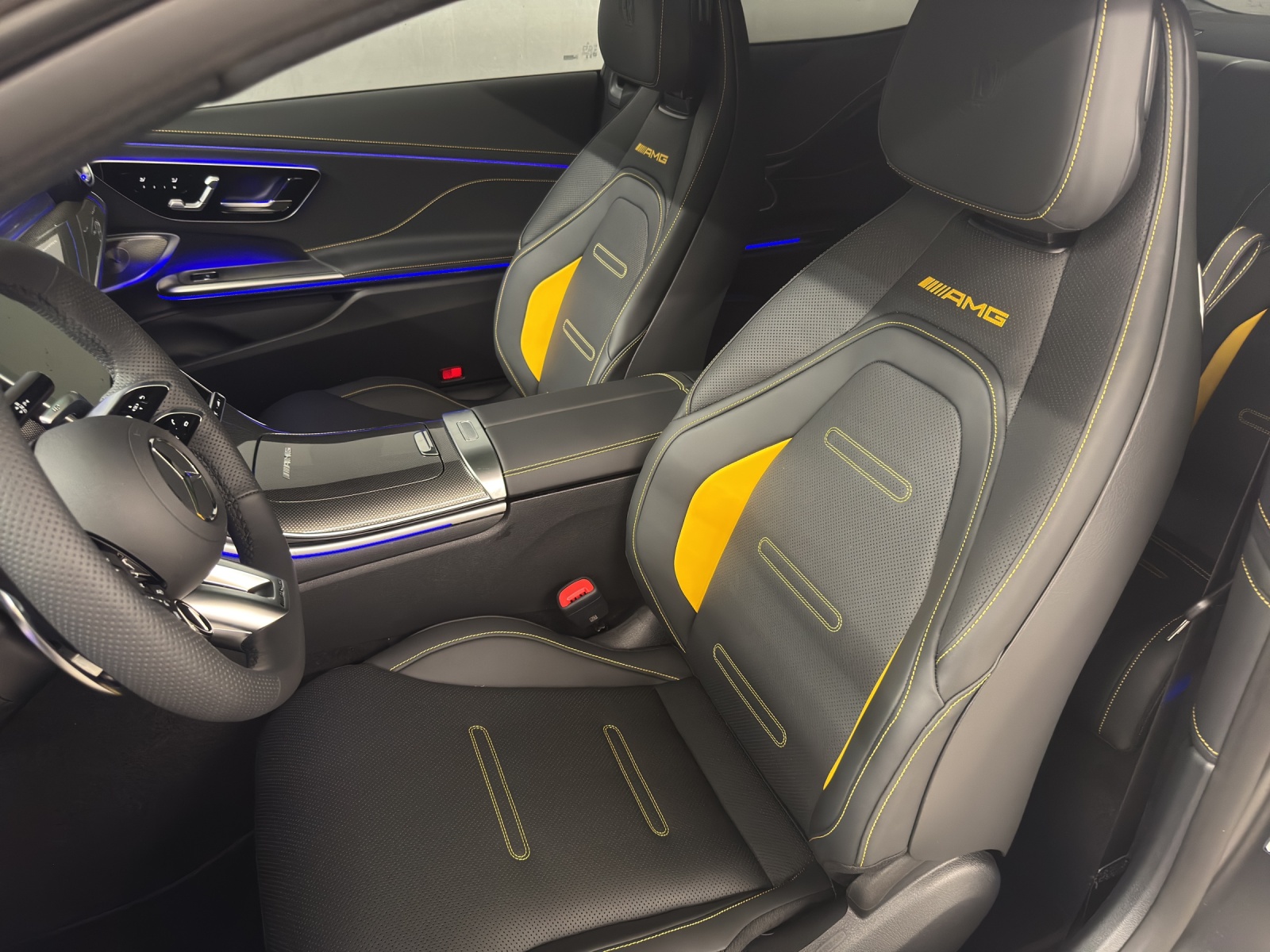 MERCEDES-BENZ AMG CLE 53 4Matic+ Coupé-image-14