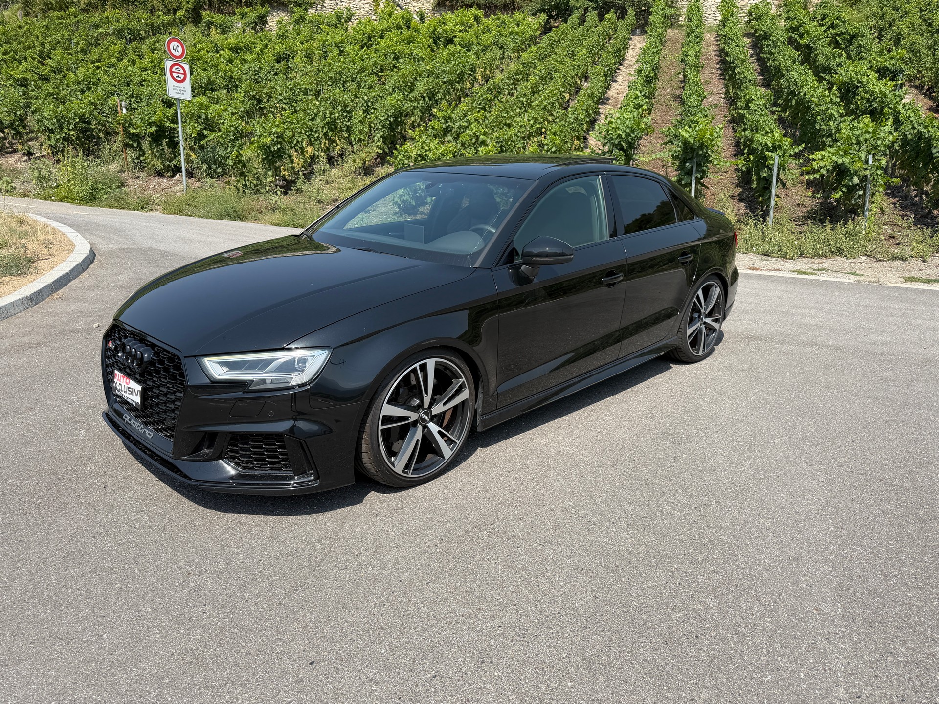 AUDI RS3 Limousine 2.5 TSI quattro S-tronic-image-0