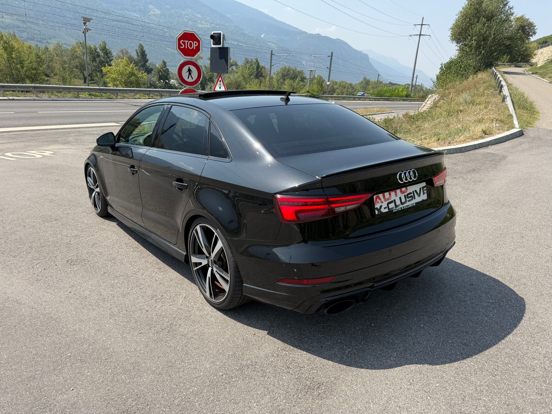 AUDI RS3 Limousine 2.5 TSI quattro S-tronic-image-6