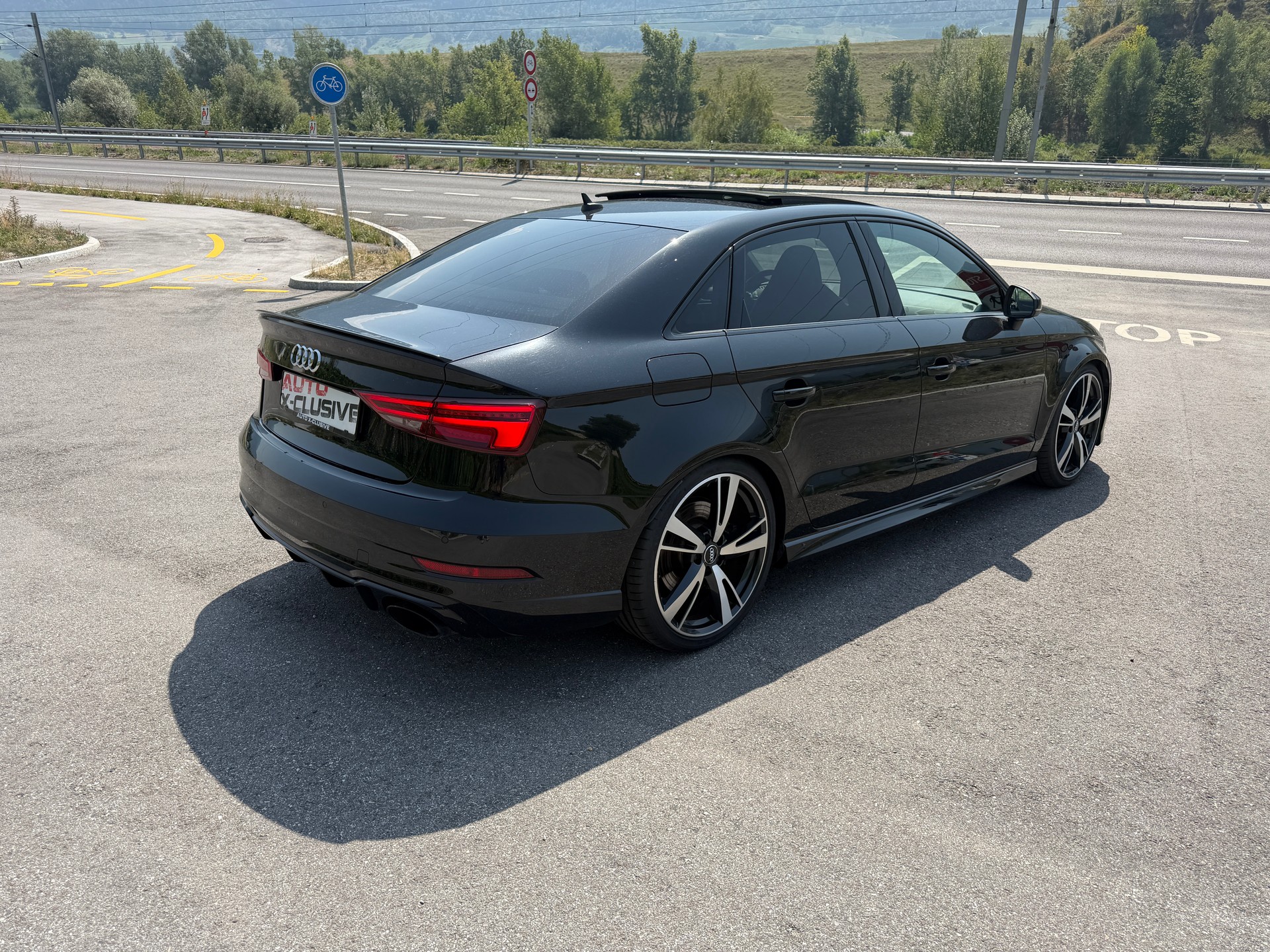 AUDI RS3 Limousine 2.5 TSI quattro S-tronic-image-3