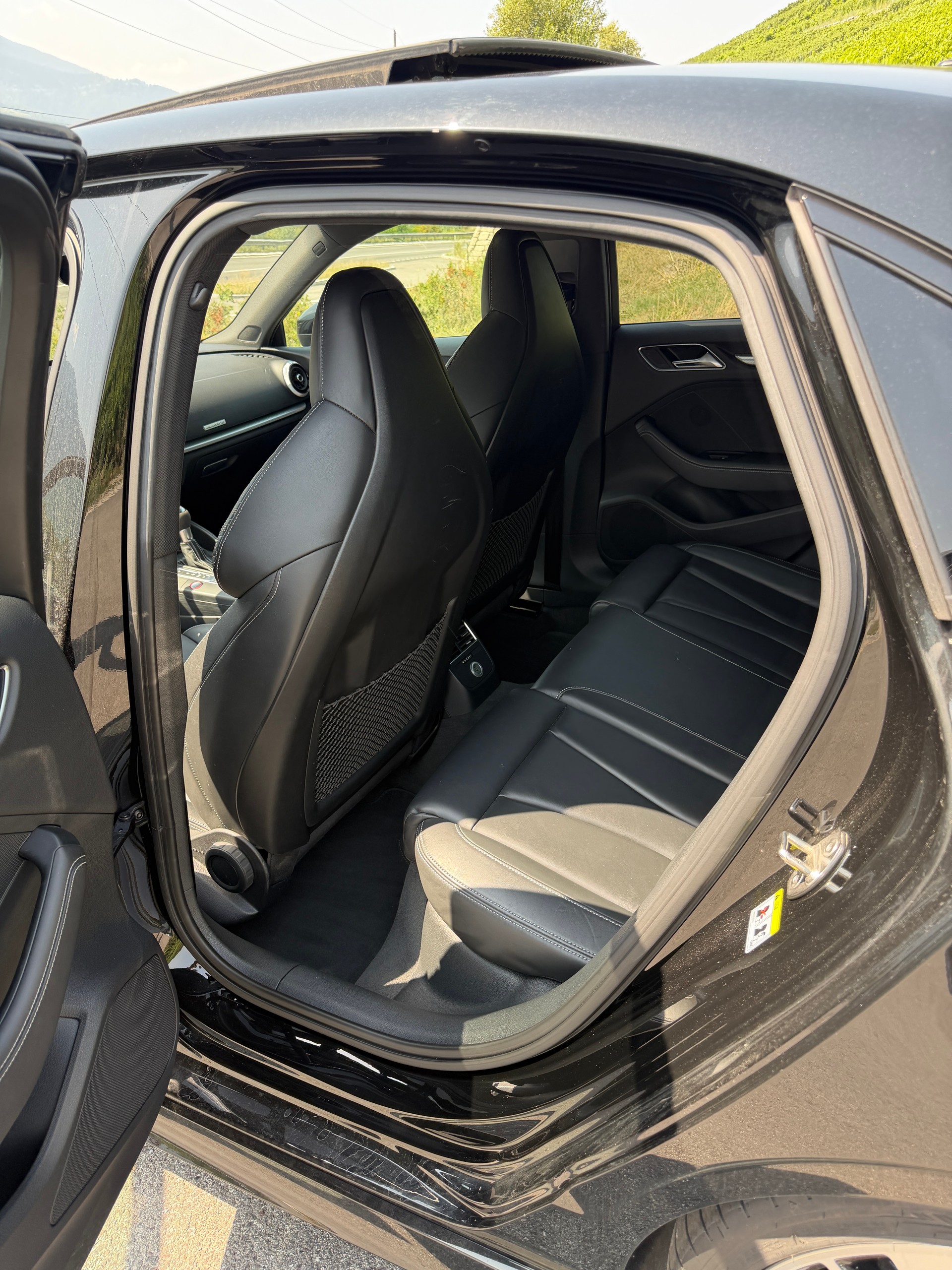 AUDI RS3 Limousine 2.5 TSI quattro S-tronic-image-12