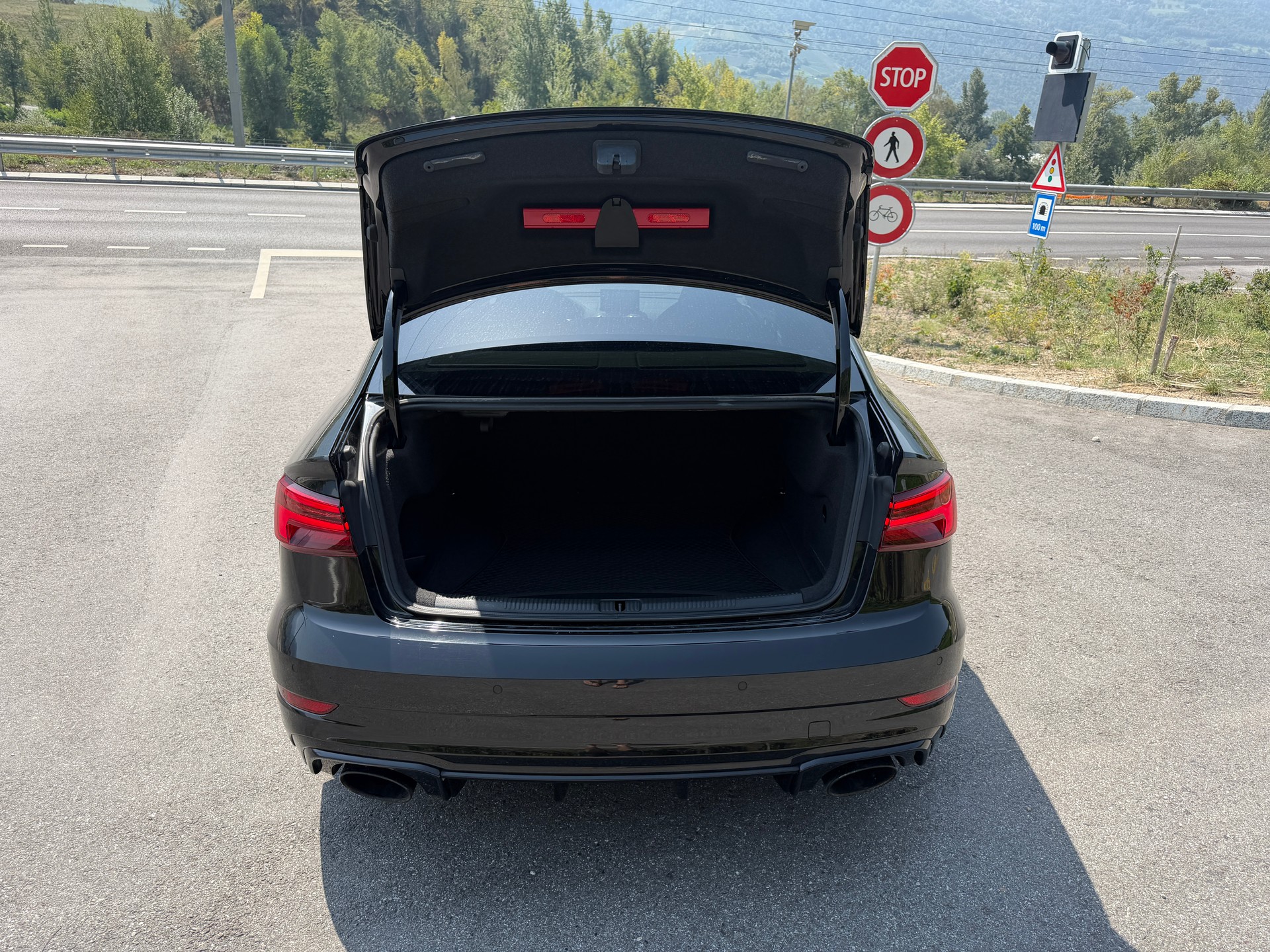 AUDI RS3 Limousine 2.5 TSI quattro S-tronic-image-5