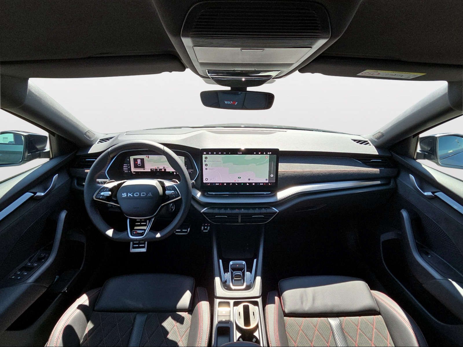 SKODA Octavia Combi 2.0 TSI DSG RS 30 Years Edition-image-3