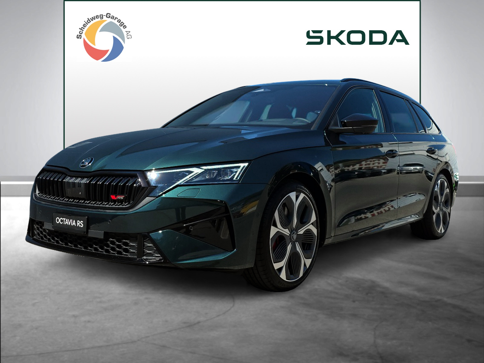 SKODA Octavia Combi 2.0 TSI DSG RS 30 Years Edition-image-0