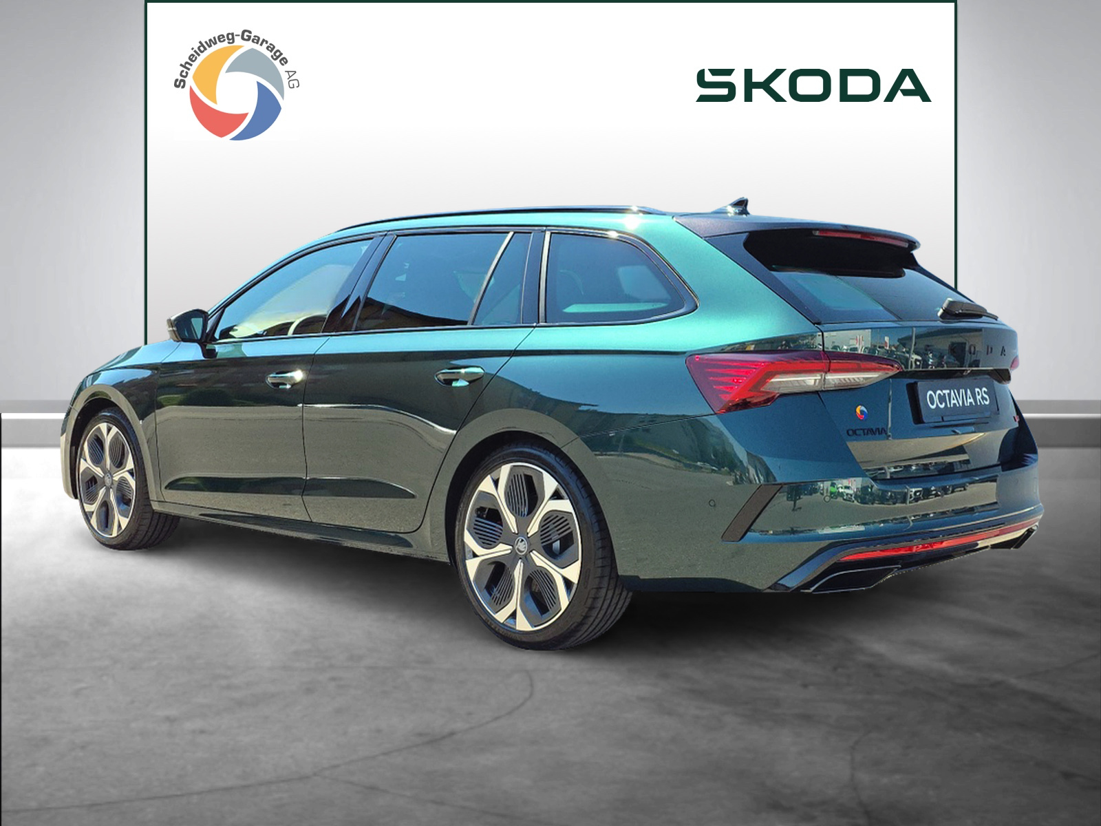 SKODA Octavia Combi 2.0 TSI DSG RS 30 Years Edition-image-12