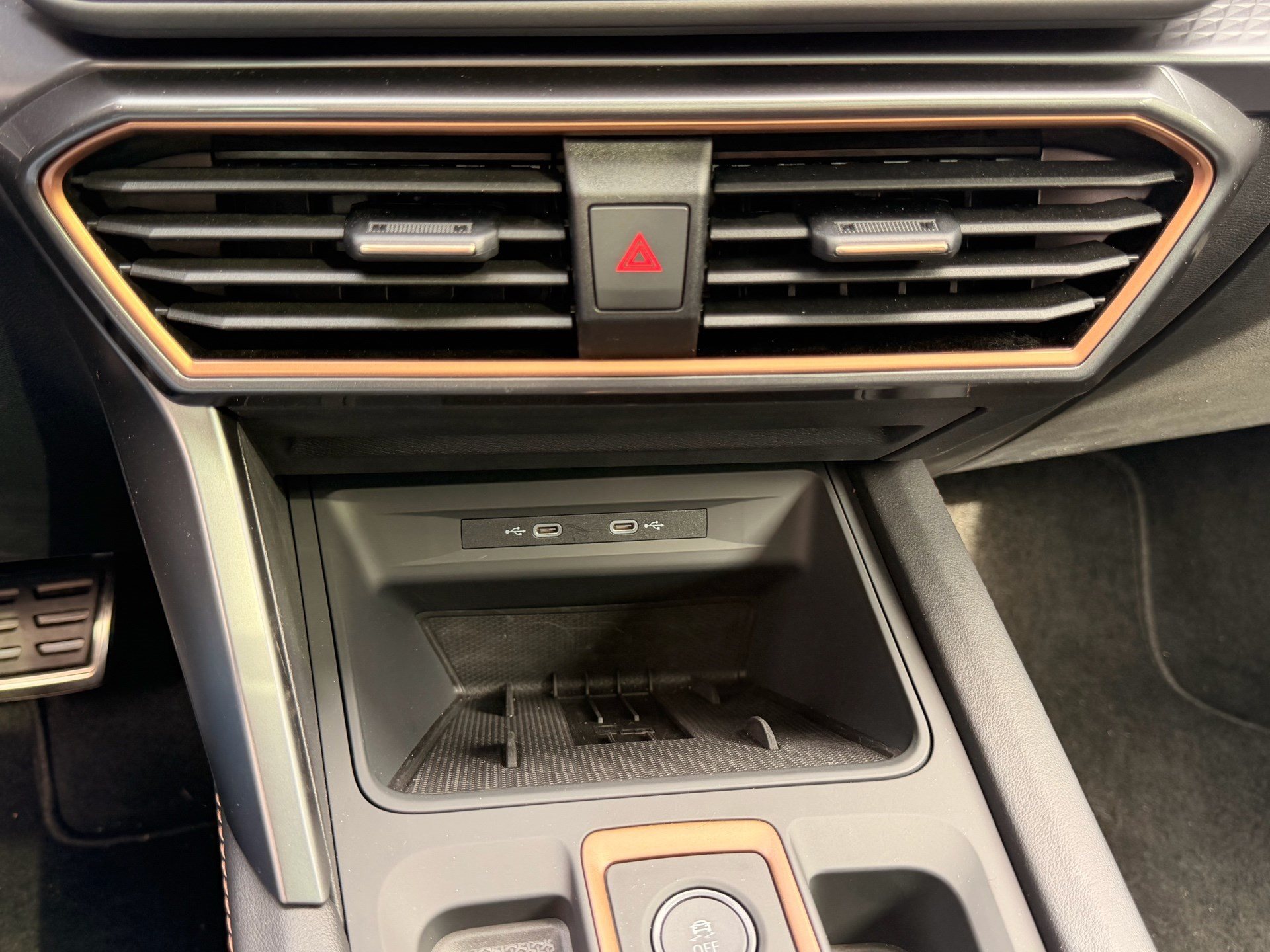 CUPRA Formentor VZ 2.0 TSI 333 PS 4Drive ***PANORAMADACH***-image-22