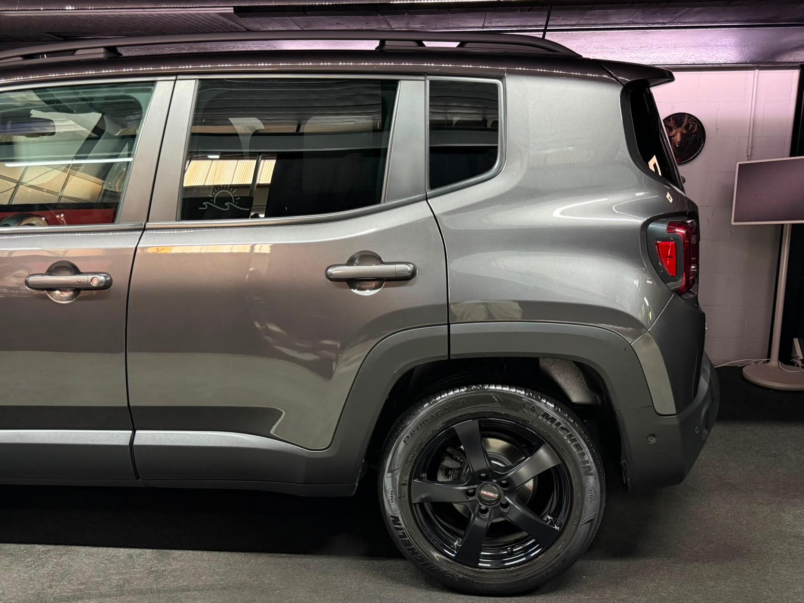 JEEP Renegade 1.3 Turbo Limited AWD-image-8